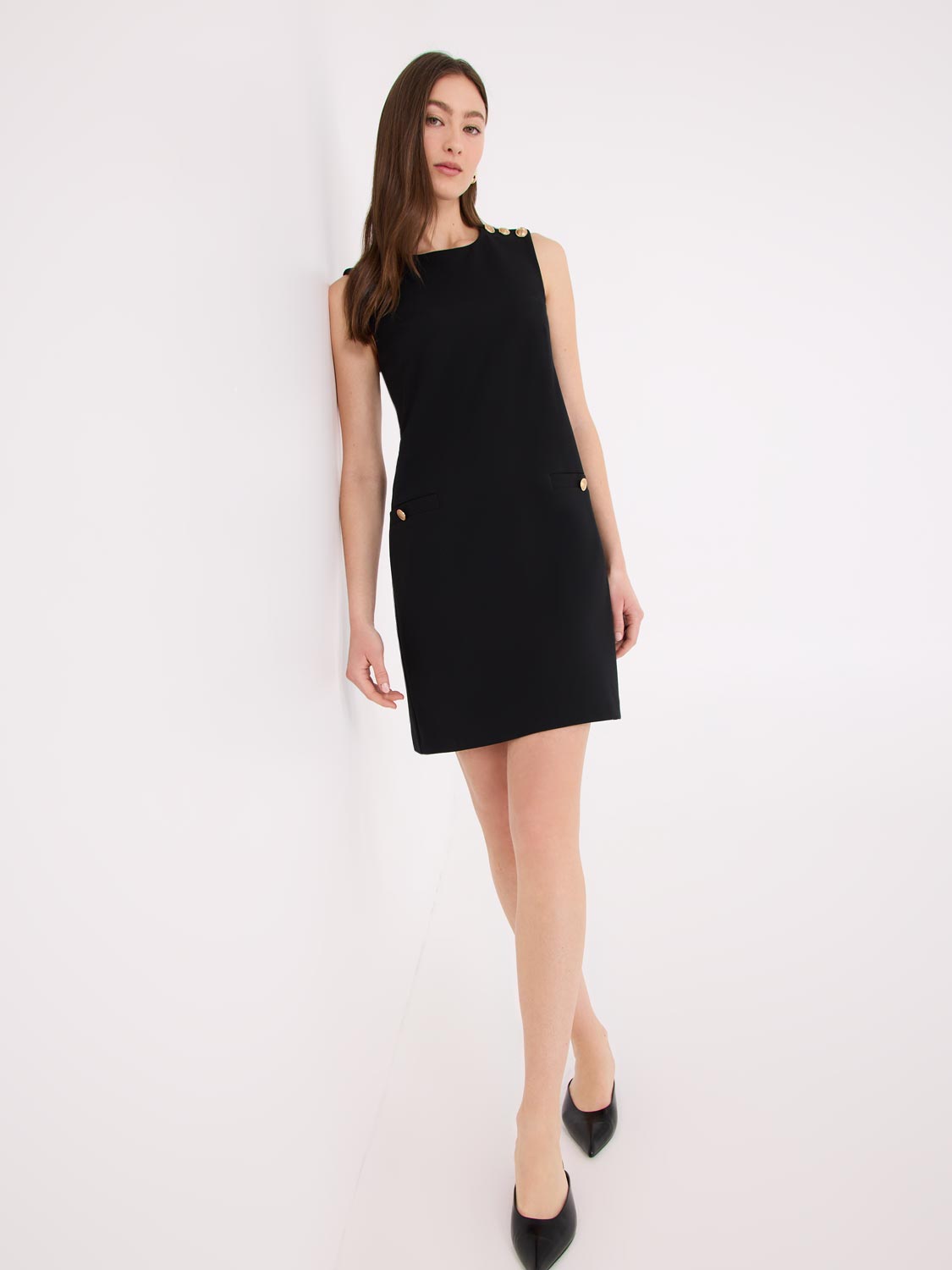 Robe fourreau sans manches avec détails boutonnés