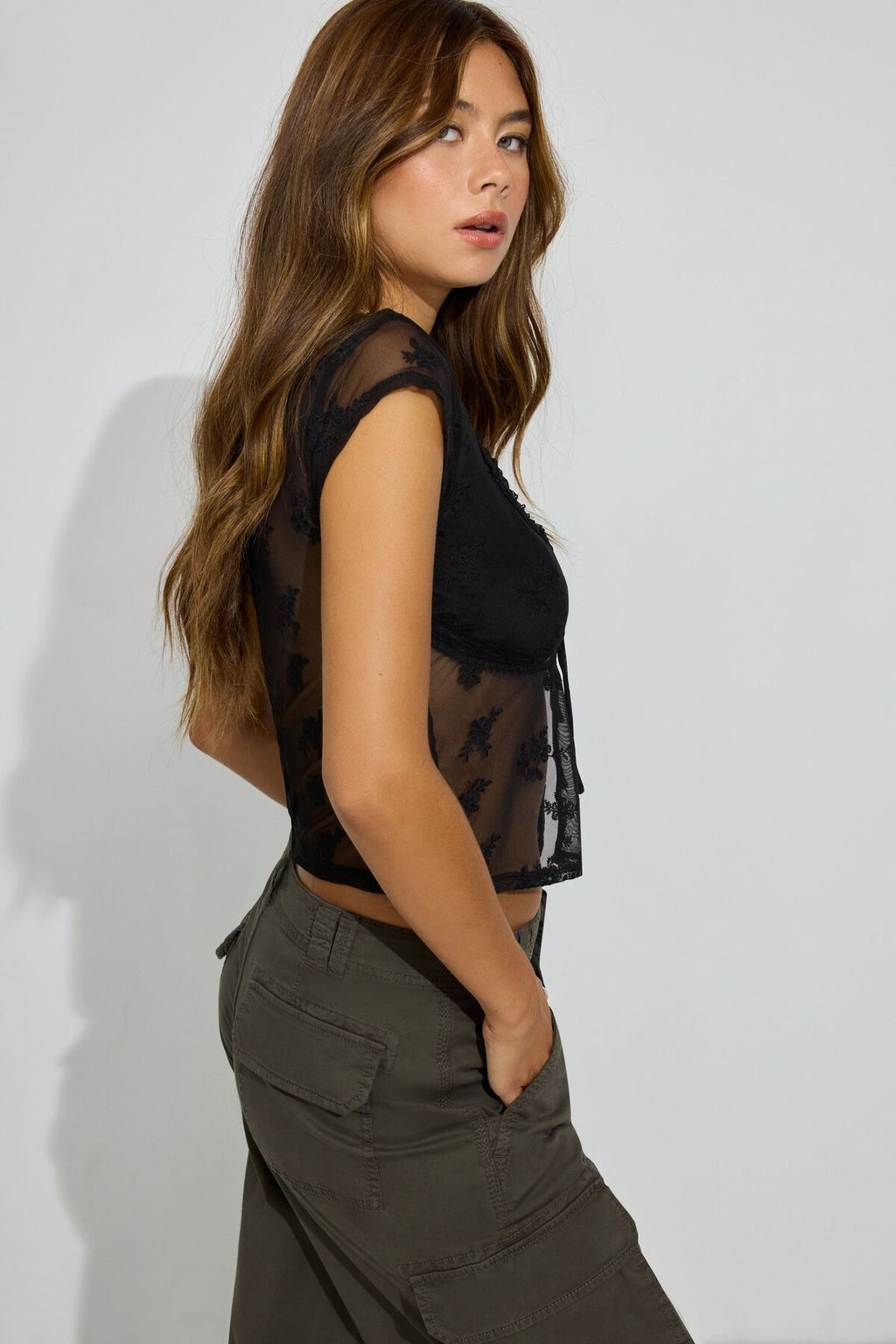 Haut brodé à nouer sur le devant