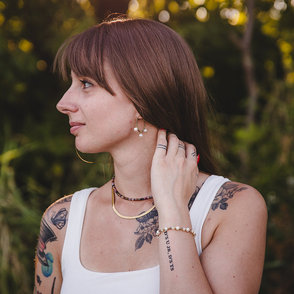 Bracelet fin en pierres de jade jaune et perles d'eau douce | THÉIA