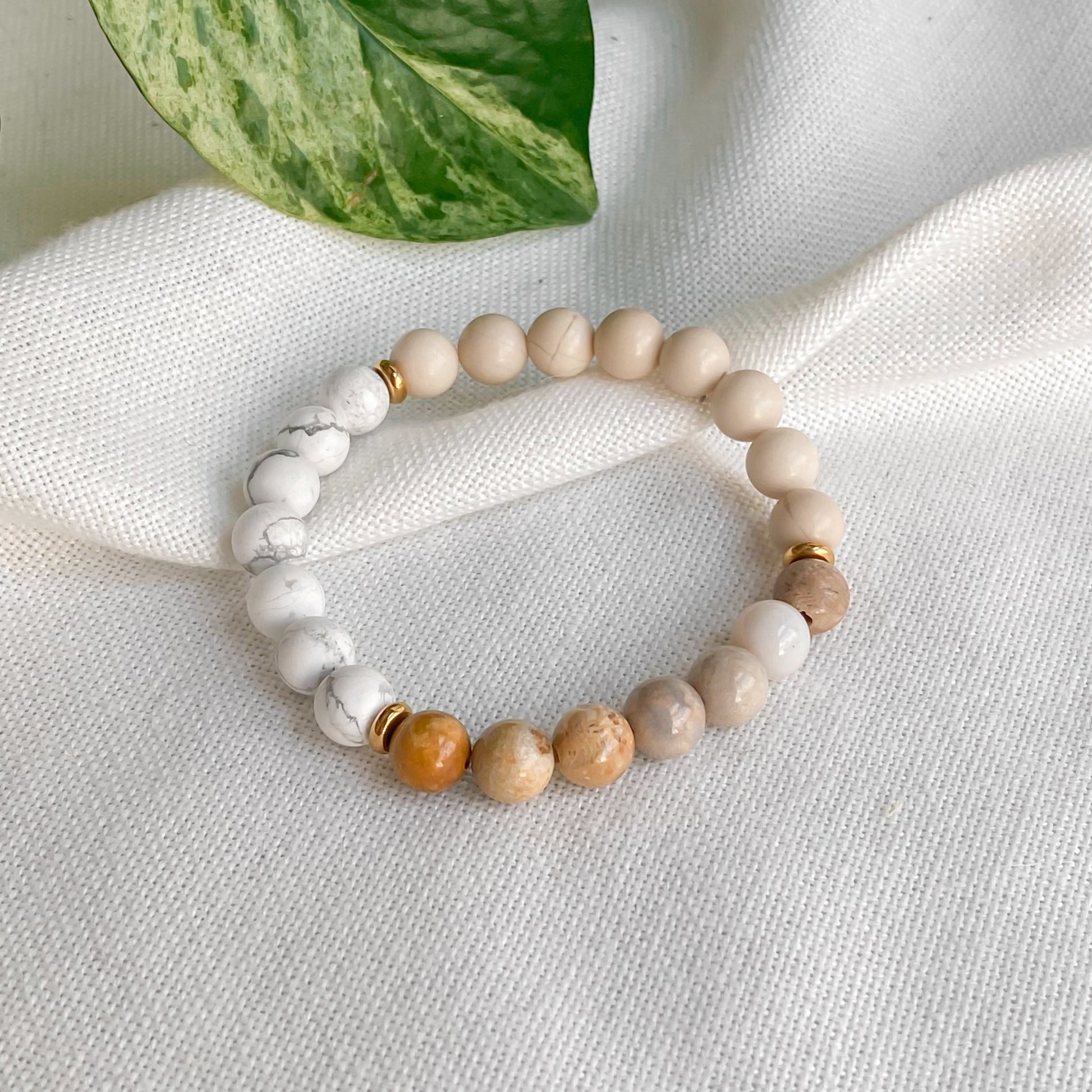 RENOUVEAU | Bracelet en howlite, jaspe et acier inoxydable