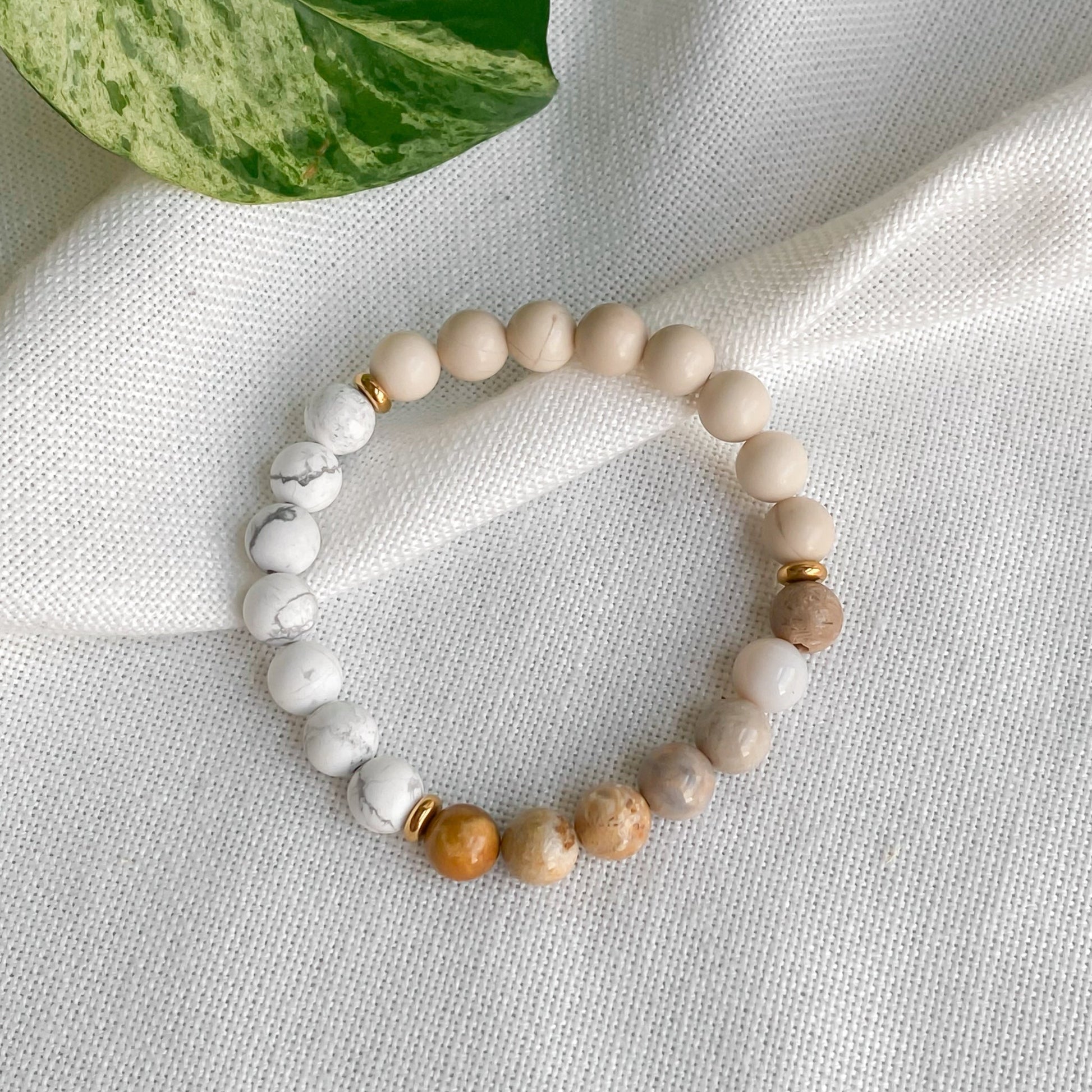 RENOUVEAU | Bracelet en howlite, jaspe et acier inoxydable