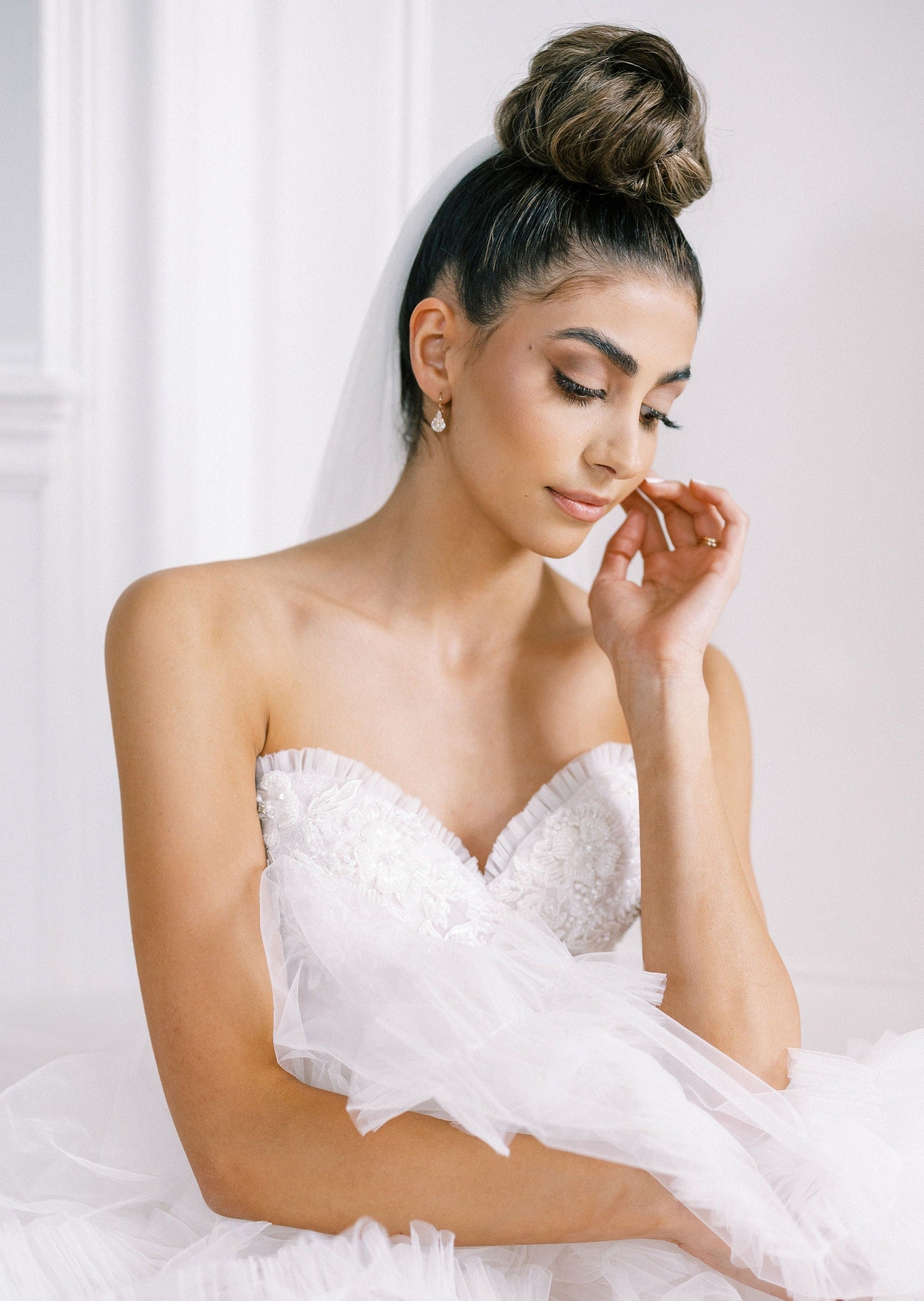 delicate bridal jewelry for weddings in rose gold 