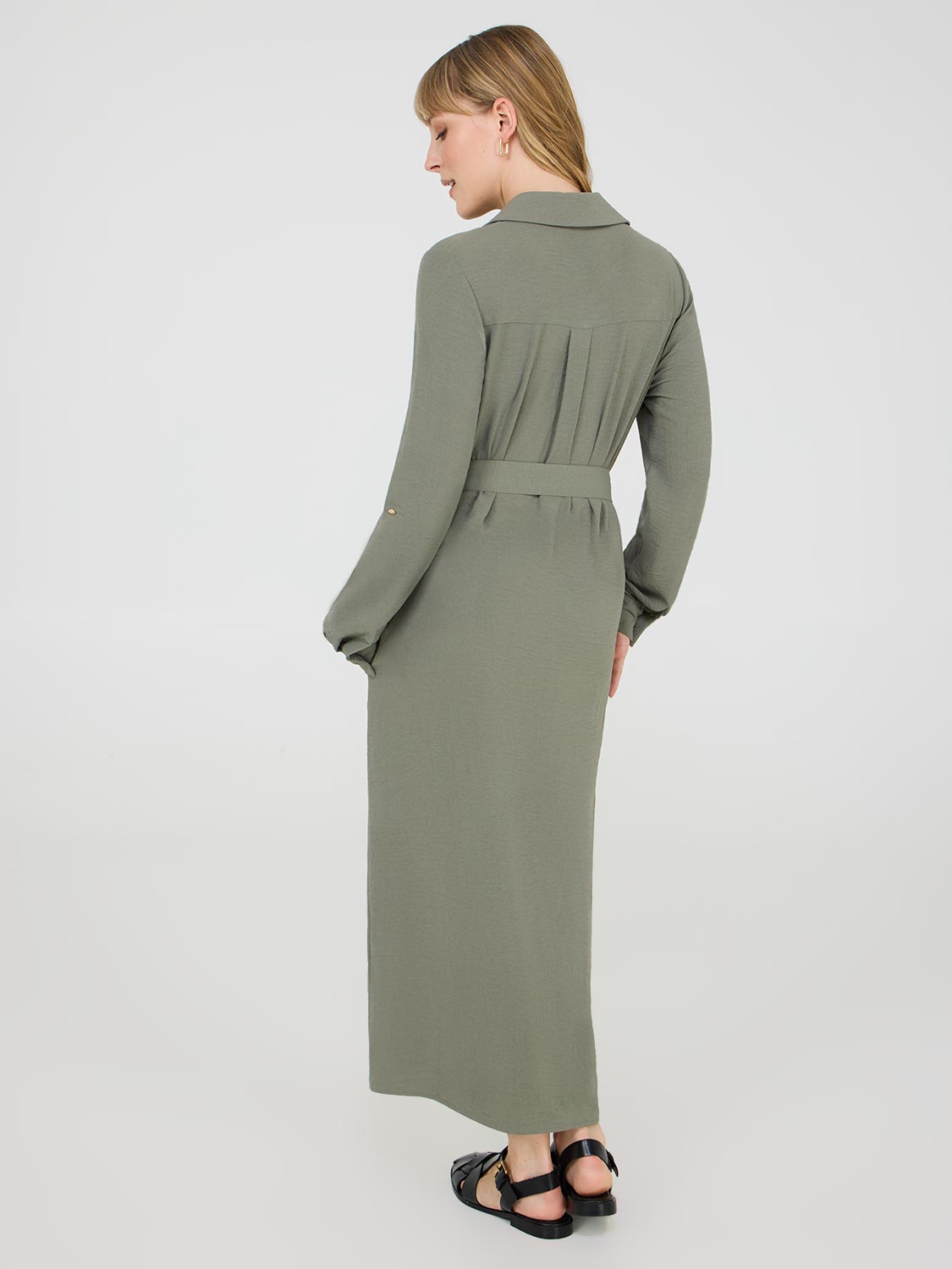 Robe chemise mi-longue à manches longues et ceinture