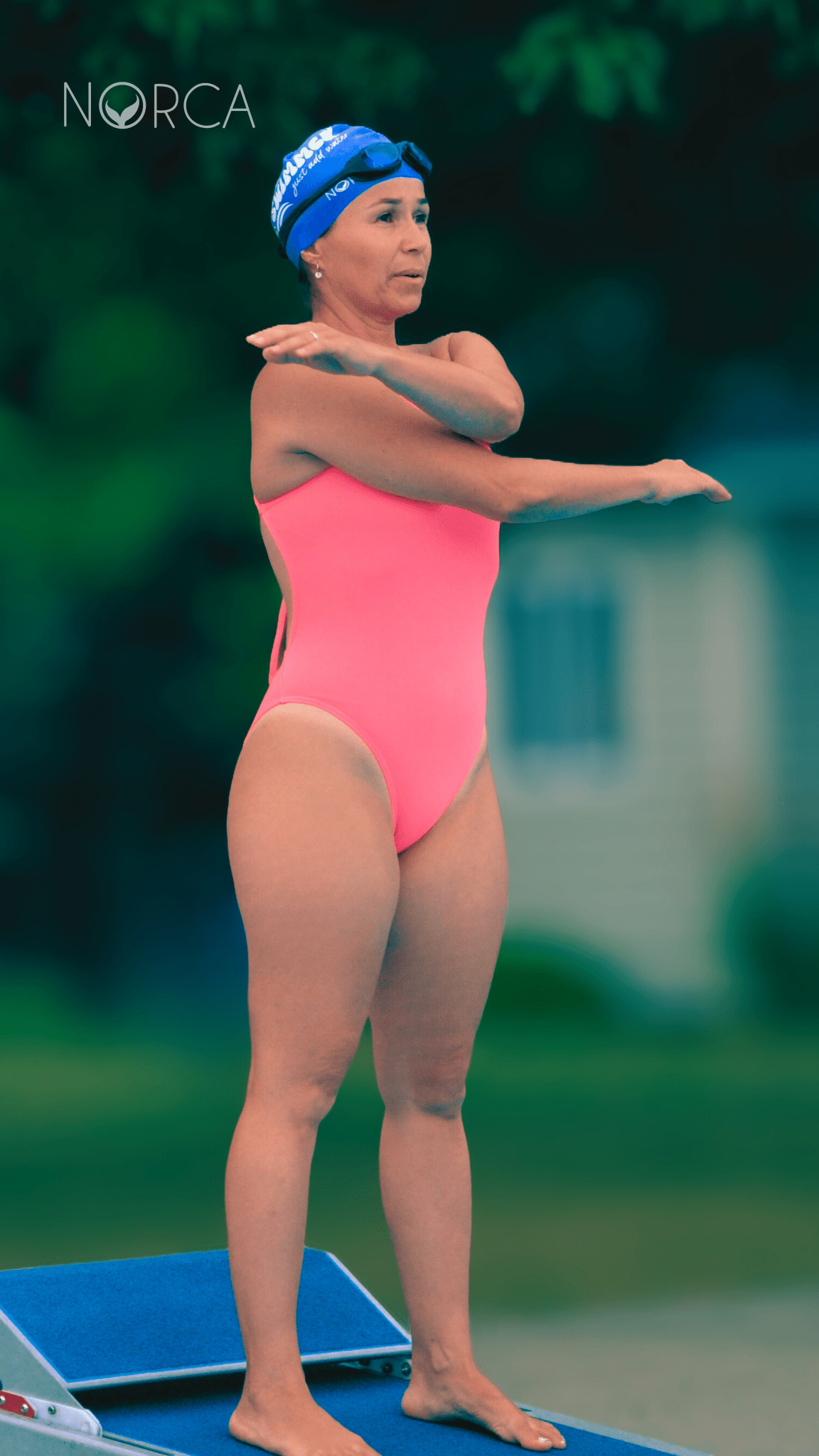 Maillot de bain une pièce corail à nouer dans le dos, de Norca