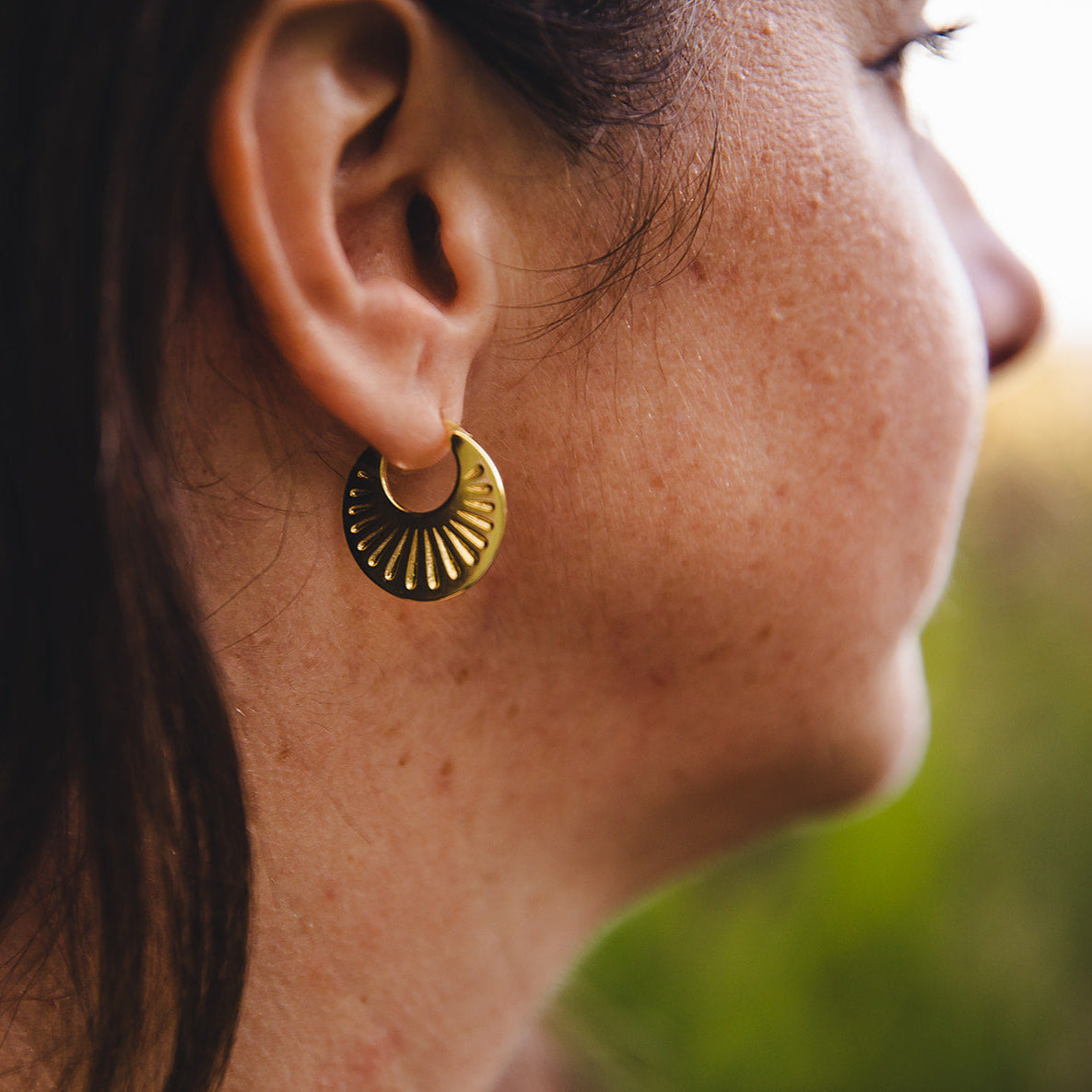 Créoles texturées en argent sterling plaqué ou 18K | HÉLIA