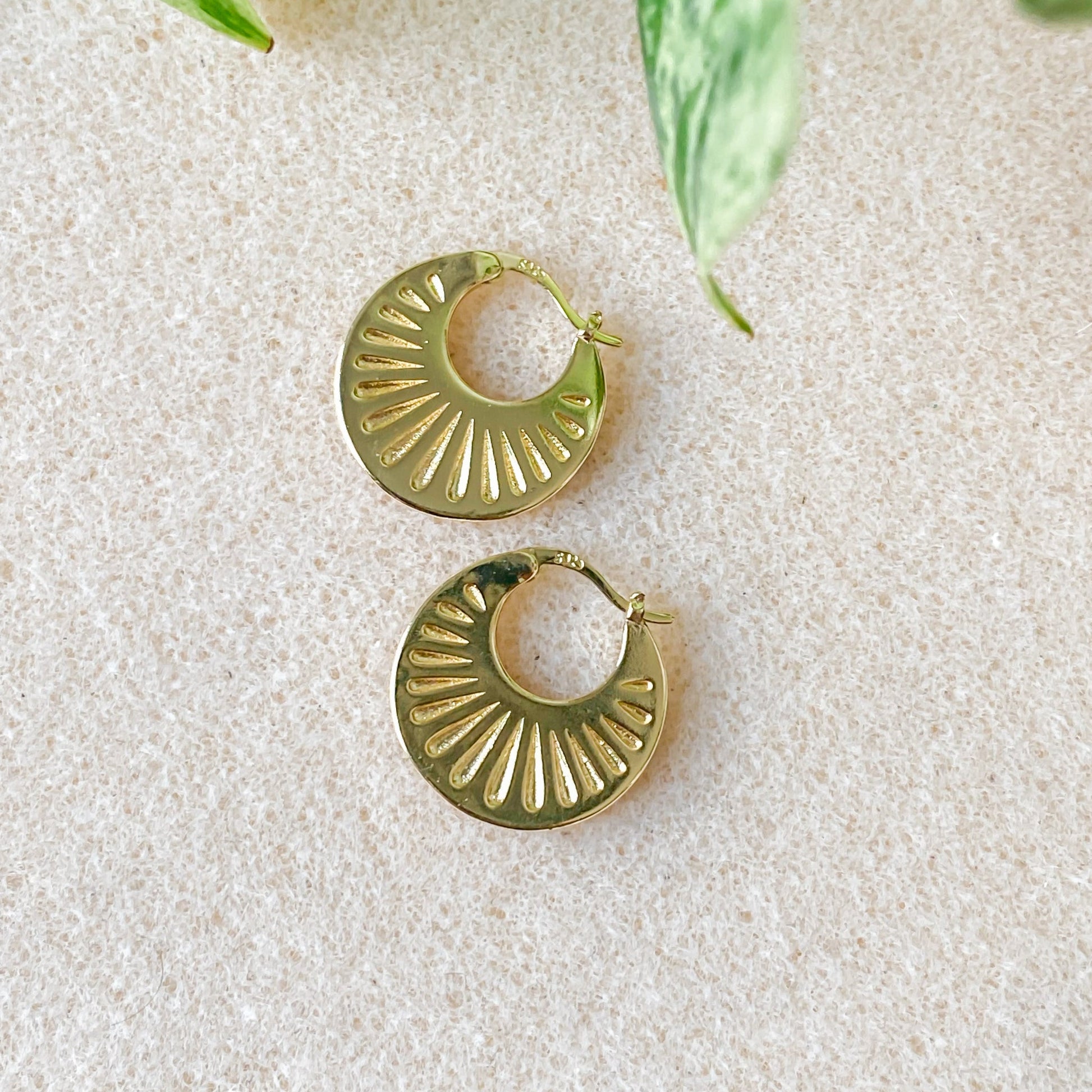 Créoles texturées en argent sterling plaqué ou 18K | HÉLIA