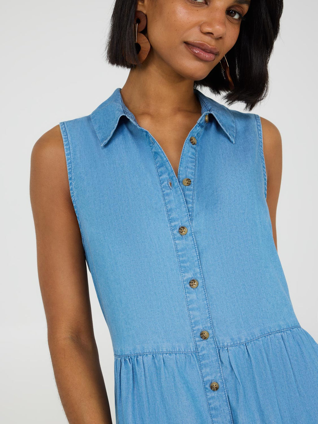 Mini-robe boutonnée à volants