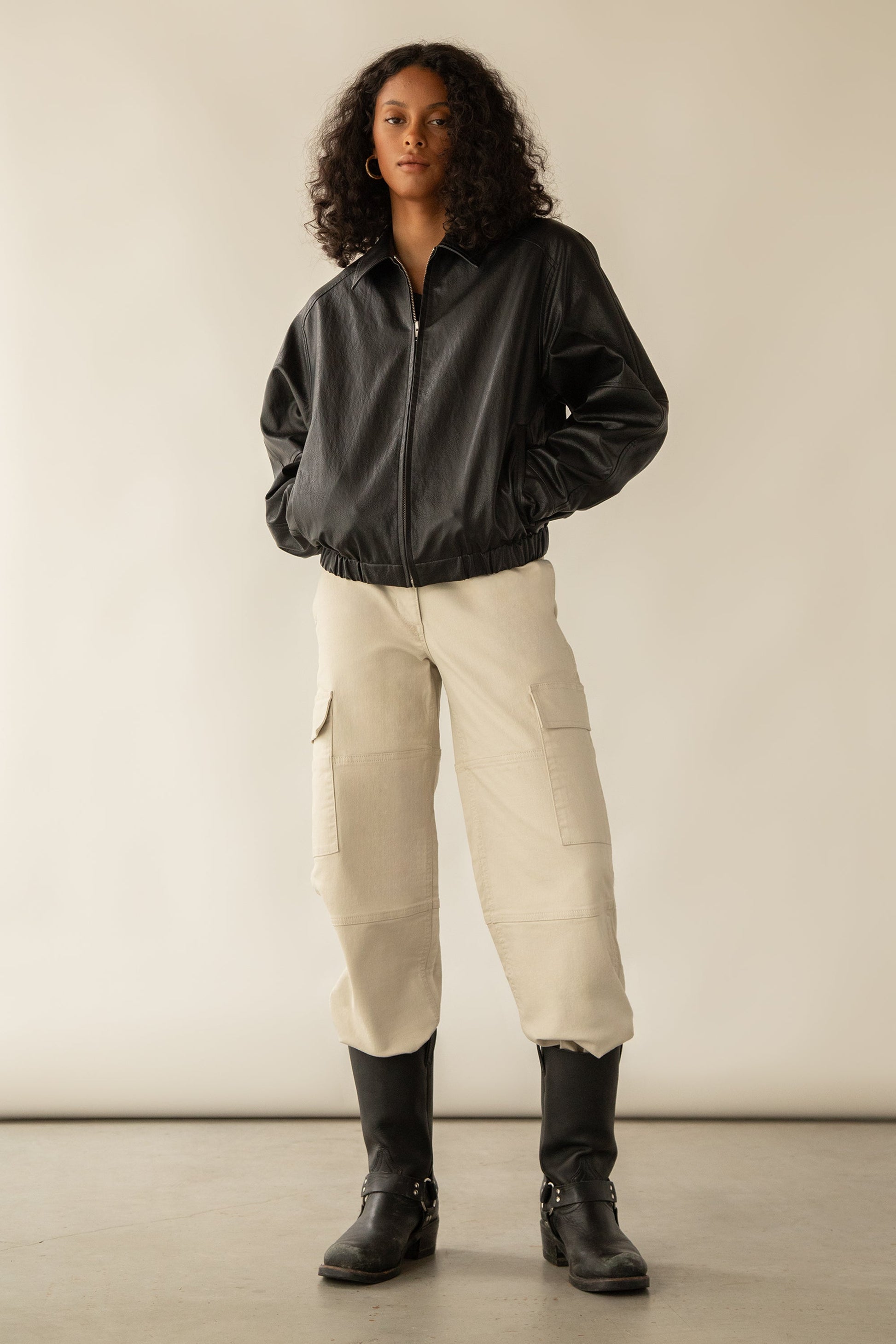 PANTALON CARGO À JAMBE LARGE EN SERGÉ AVEC CORDON DE CHOC