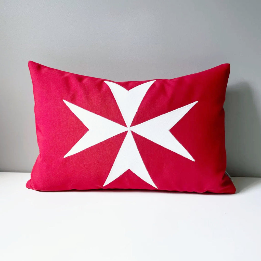Housse de coussin d'extérieur Sunbrella® avec drapeau maltais et emblème civique de Malte 
