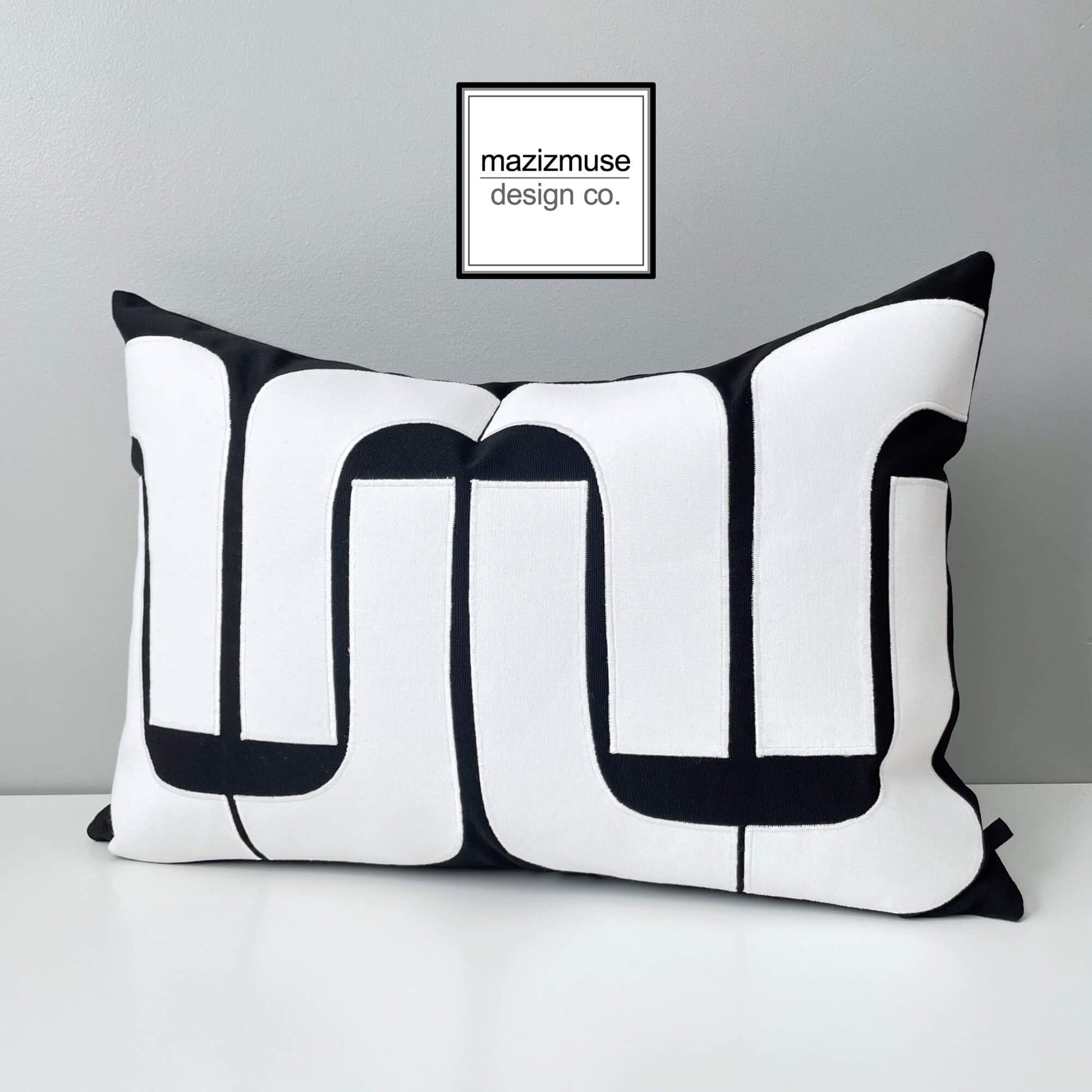 Housse de coussin d'extérieur Sunbrella noir et blanc, style moderne du milieu du siècle