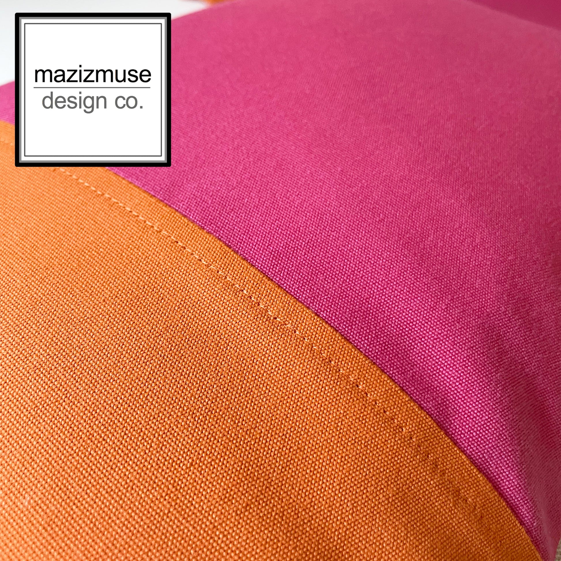 Housse de coussin d'extérieur moderne en Sunbrella® rose vif et orange, coussins color block
