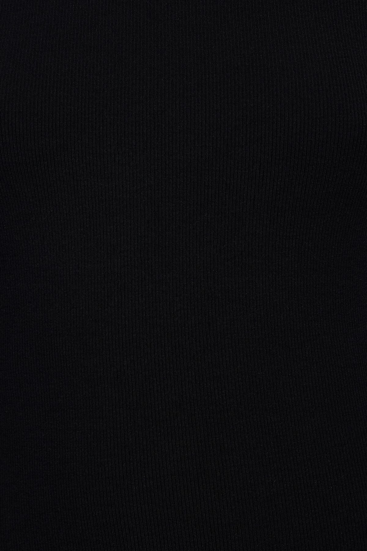 Robe à manches longues et dos ouvert