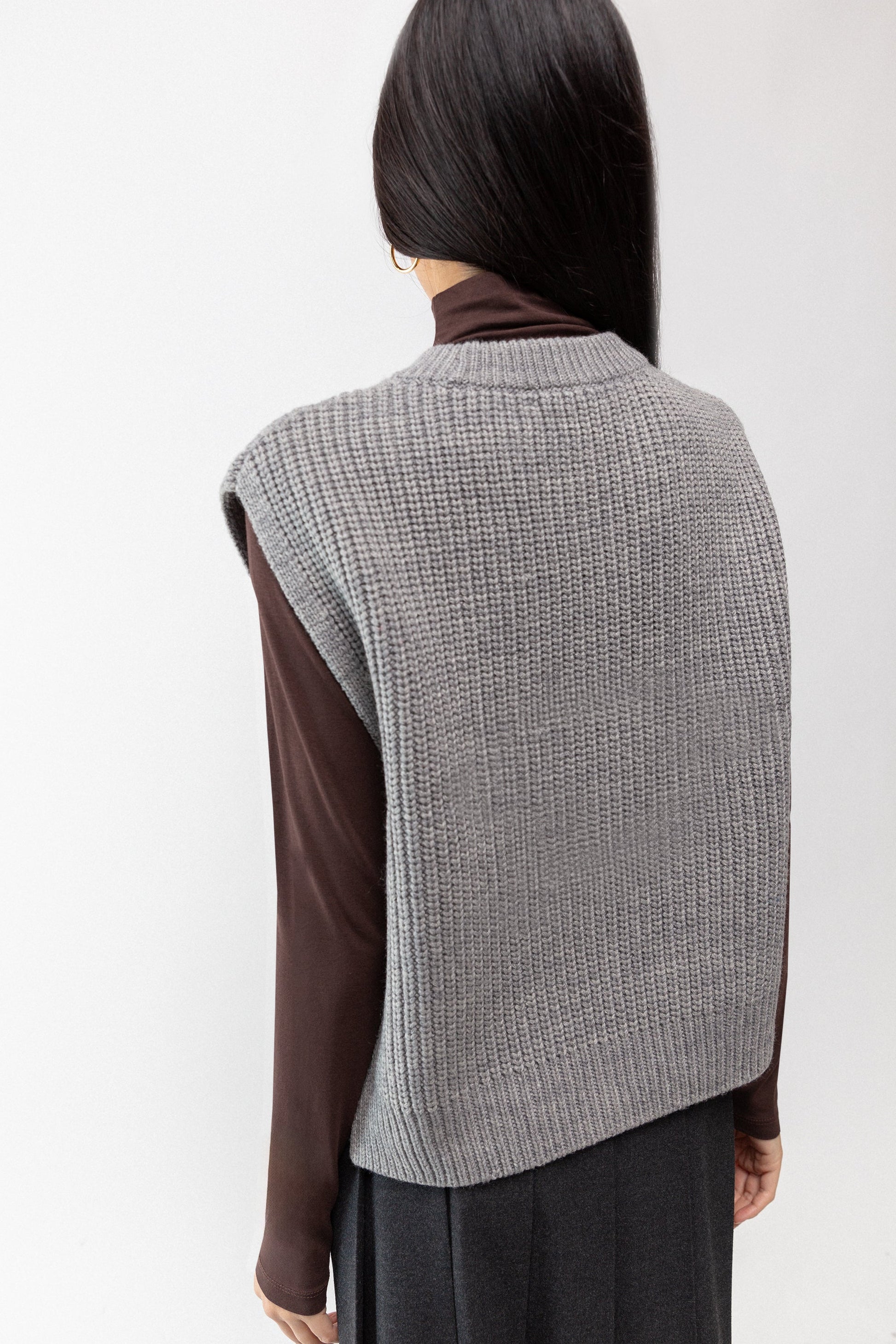 GILET SANS MANCHES EN TRICOT TORSADES AVEC LIEN