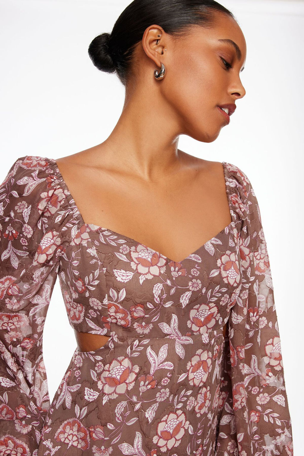 Mini-robe évasée à manches longues