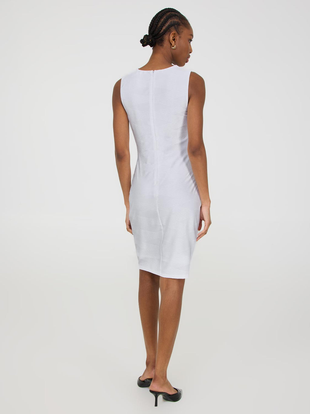 Robe fourreau à motifs sans manches