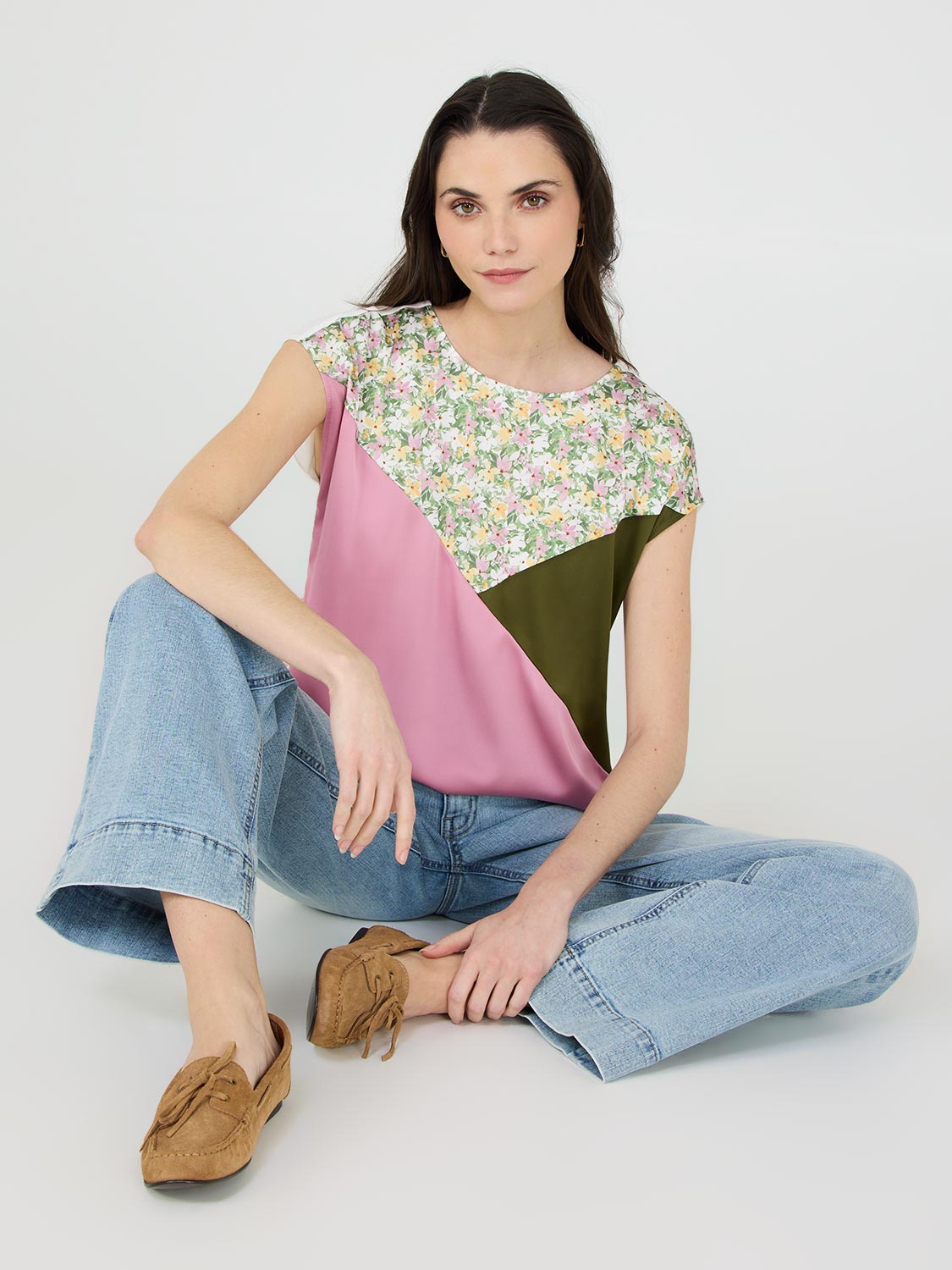 Haut en satin à manches dolman et blocs de couleurs