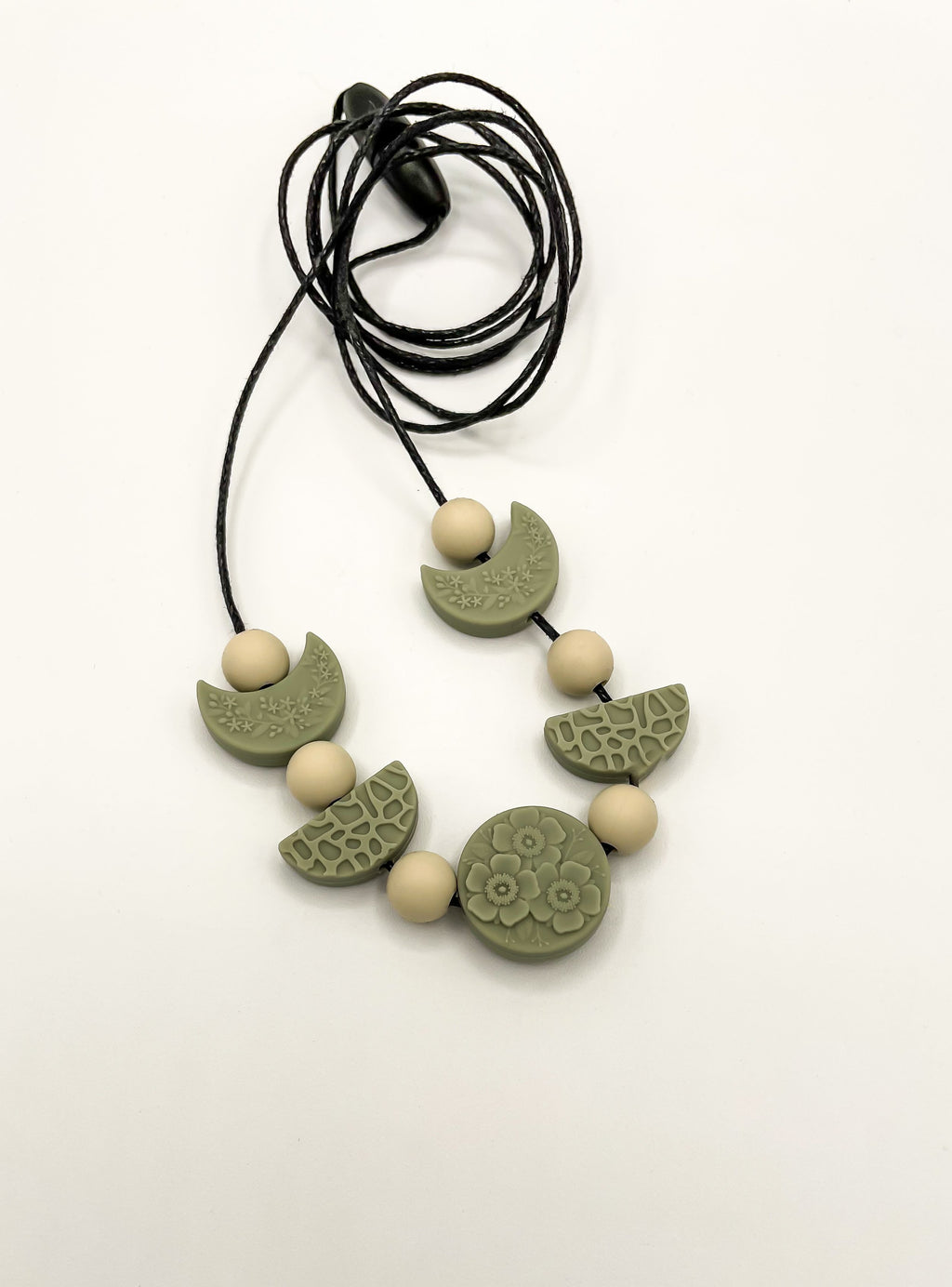 Collier Chewlery à motif floral et phases de lune