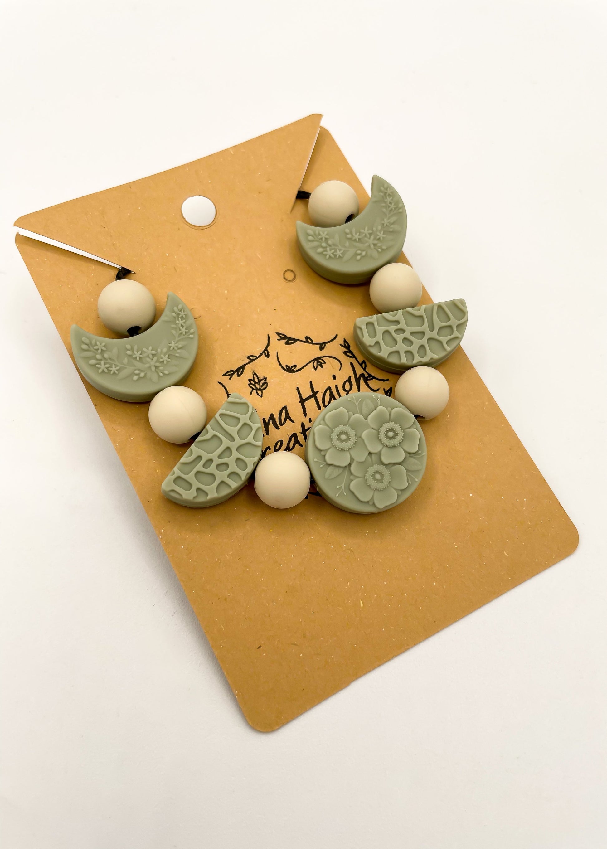 Collier Chewlery à motif floral et phases de lune