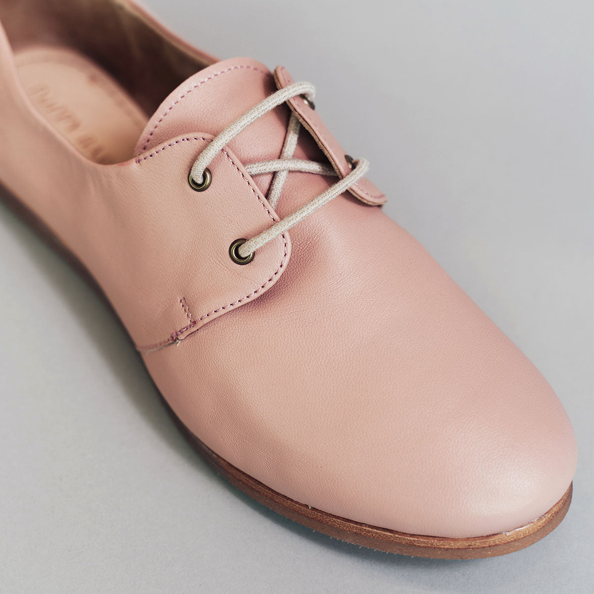 The Eyelet Oxford 2.0 Blush