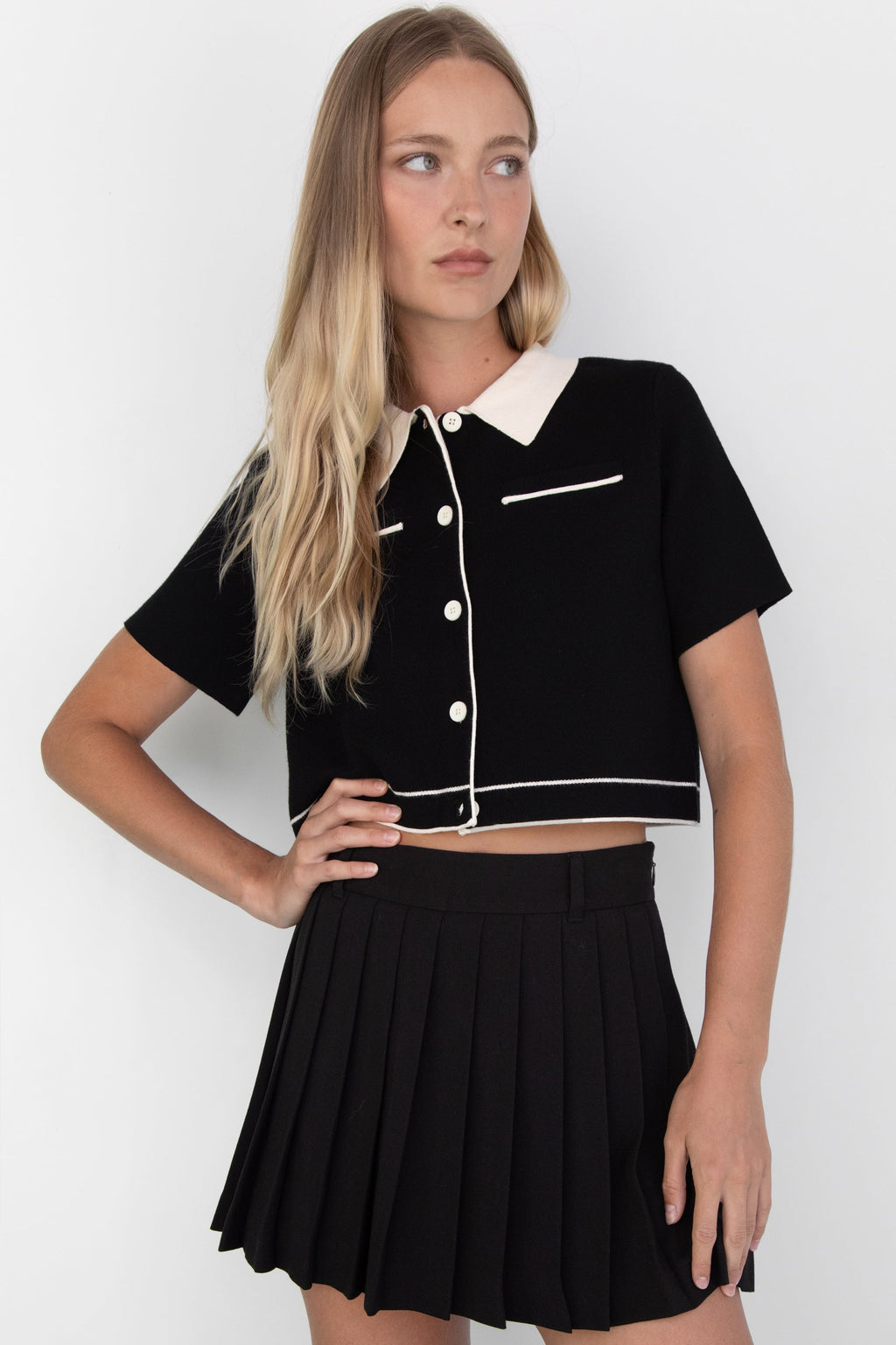 Haut court en tricot à bordure contrastante