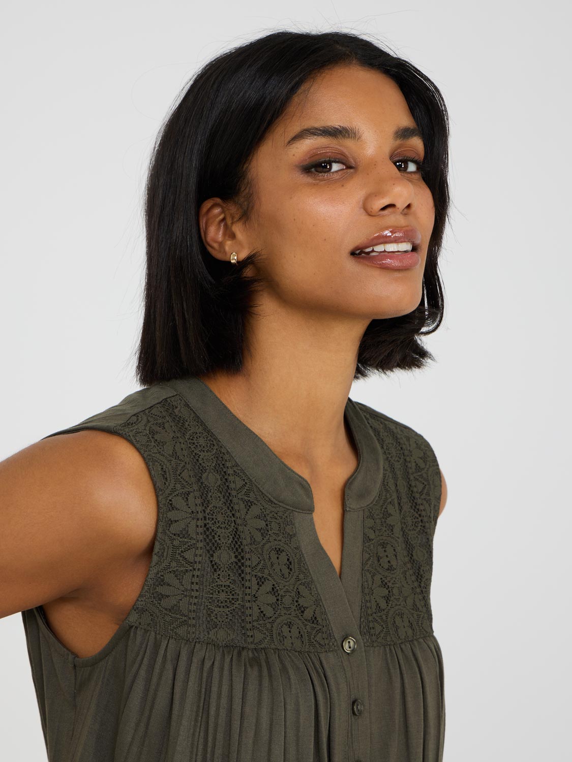 Haut Henley sans manches avec détails en dentelle