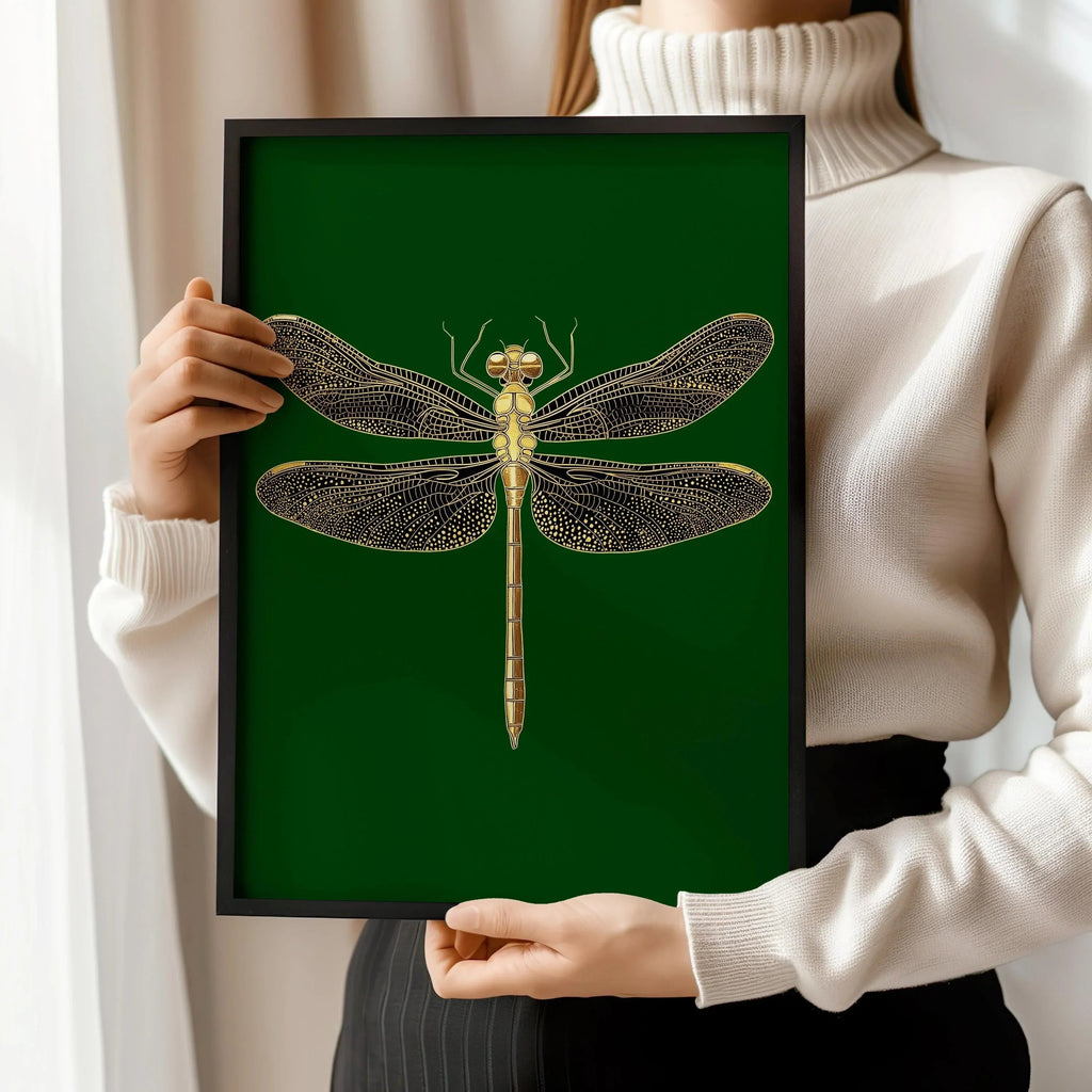 Estampe Libellule Dorée : Style Dark Academia Vert Émeraude