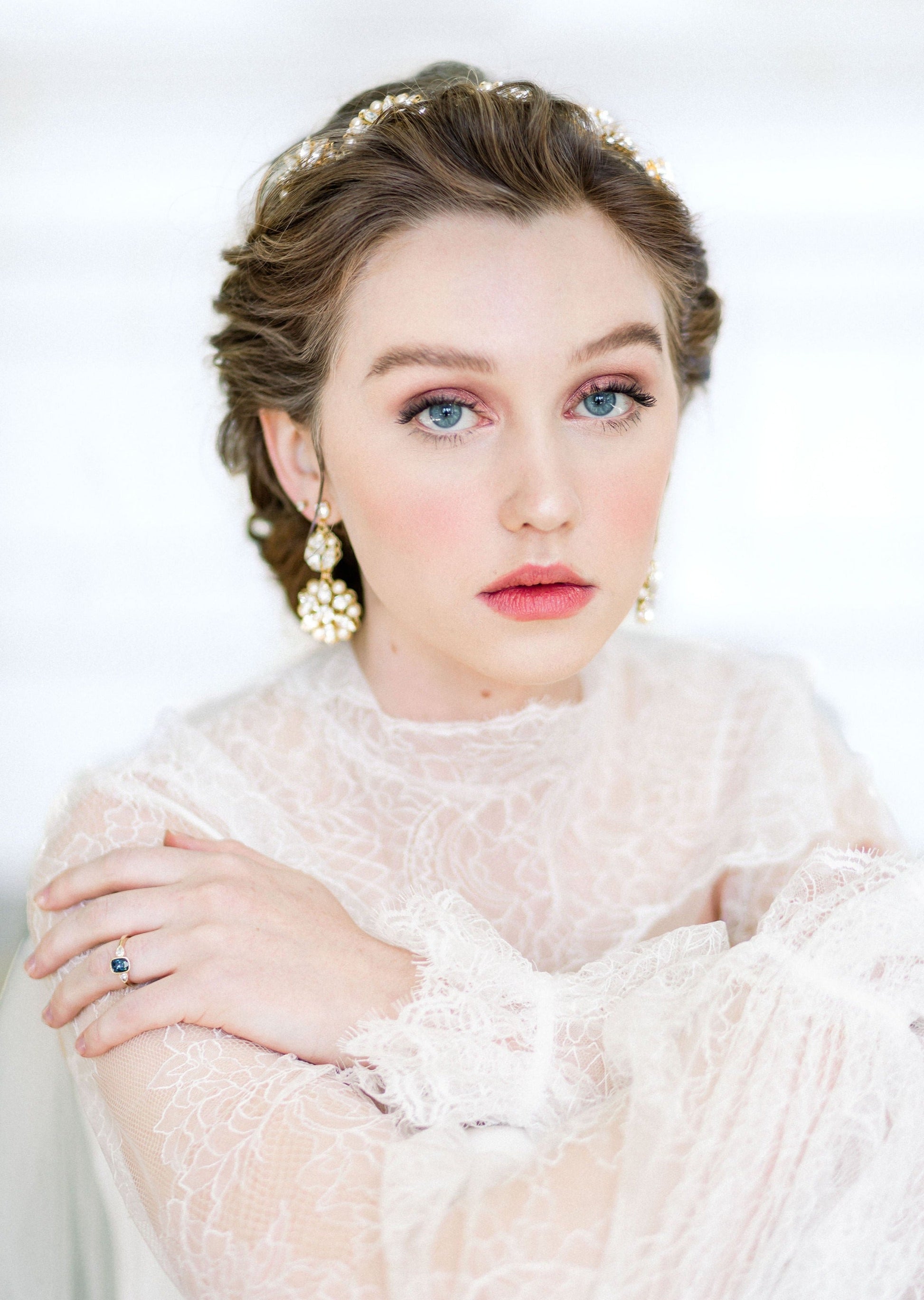 Boucles d'oreilles de mariée PHOEBE en cristal filigrané et perles