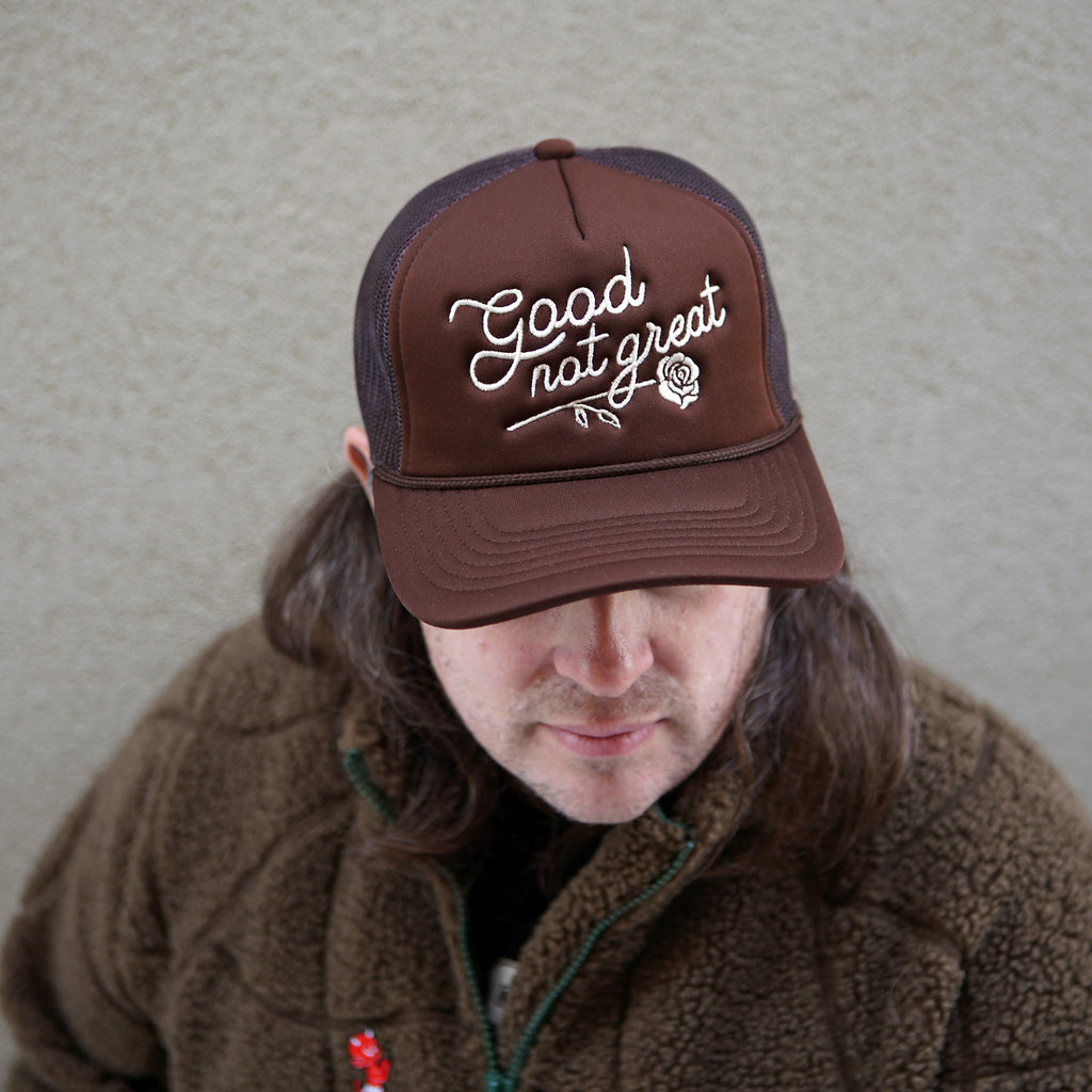 Casquette de camionneur en mousse, bonne et pas excellente