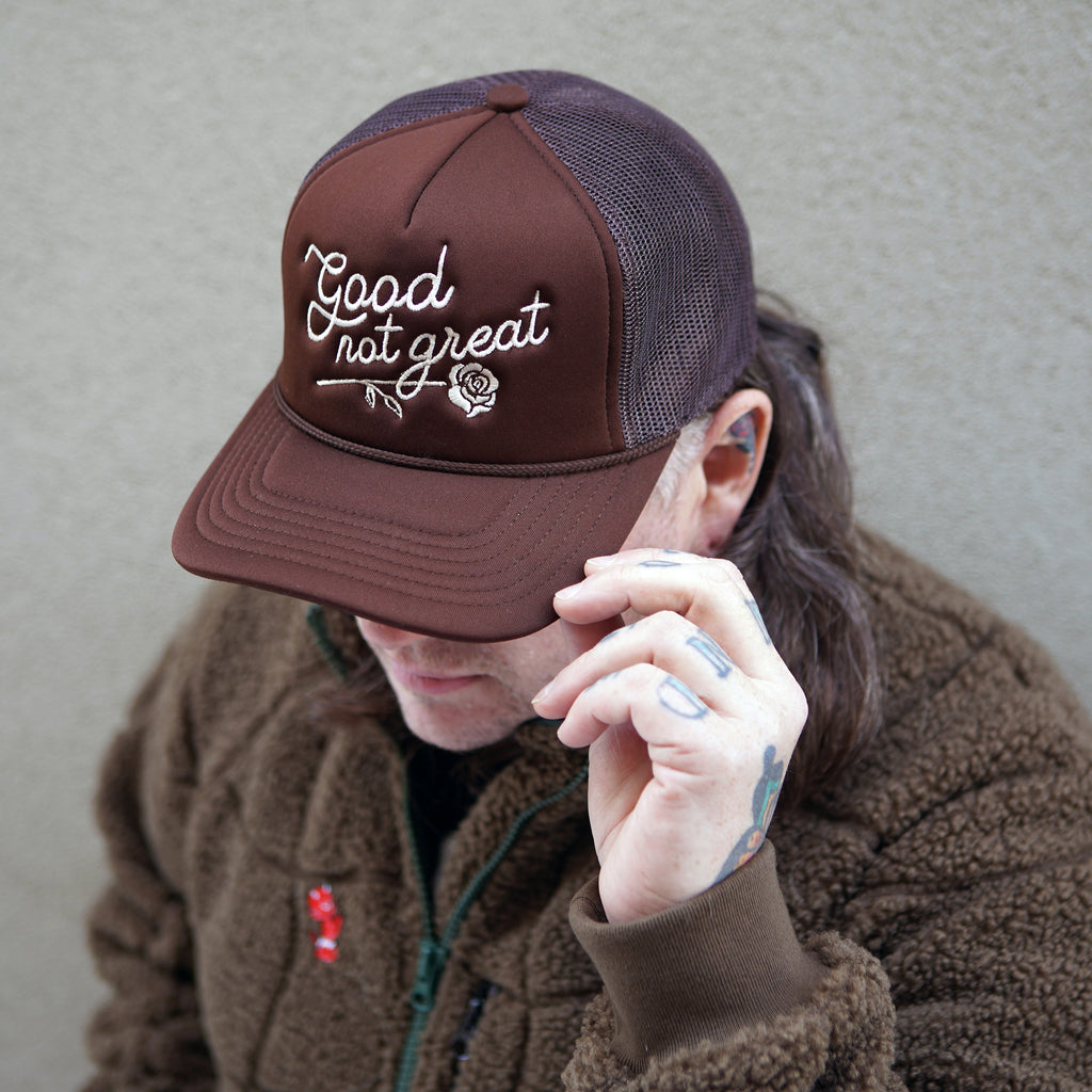 Casquette de camionneur en mousse, bonne et pas excellente