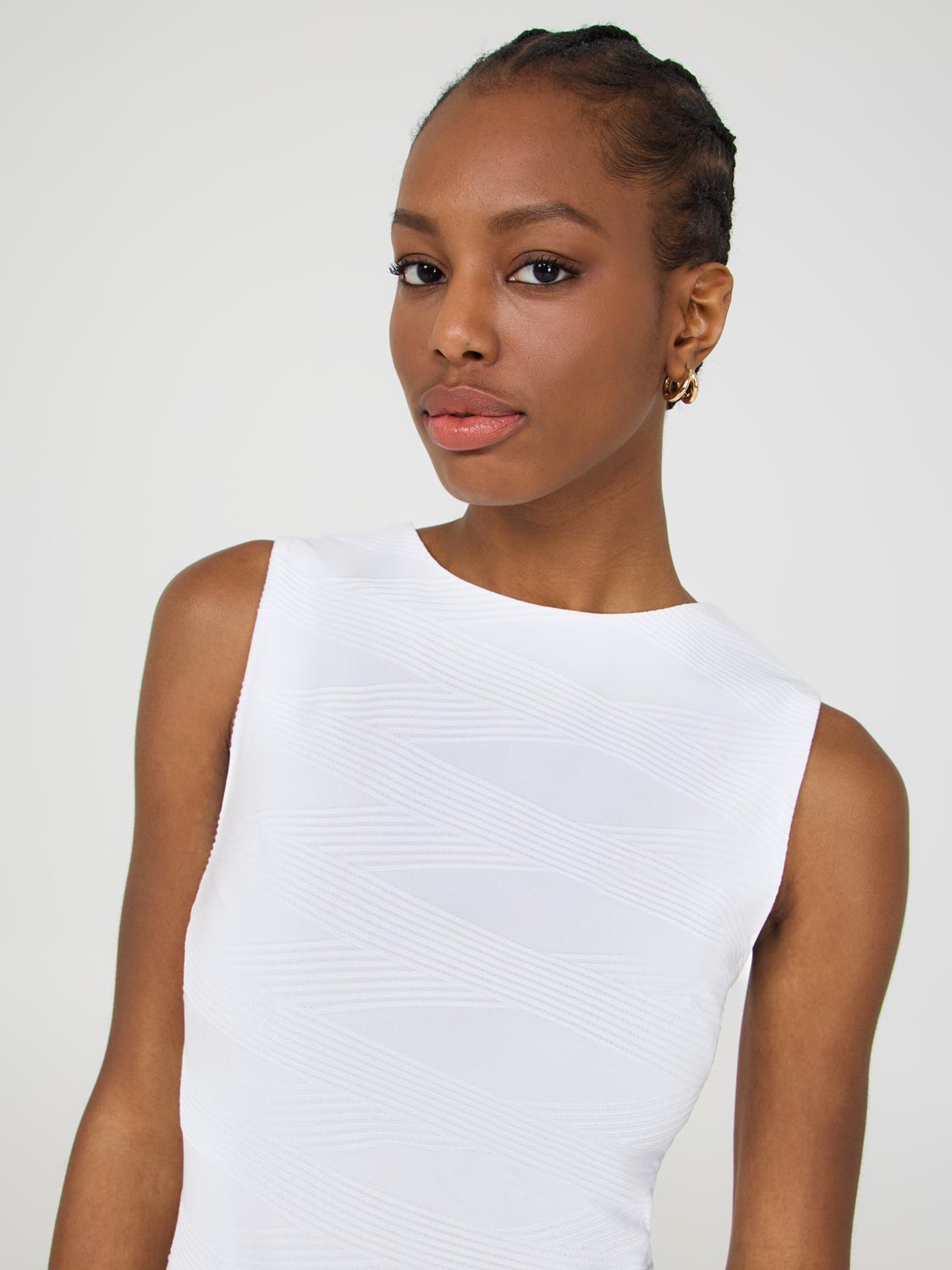 Robe fourreau à motifs sans manches