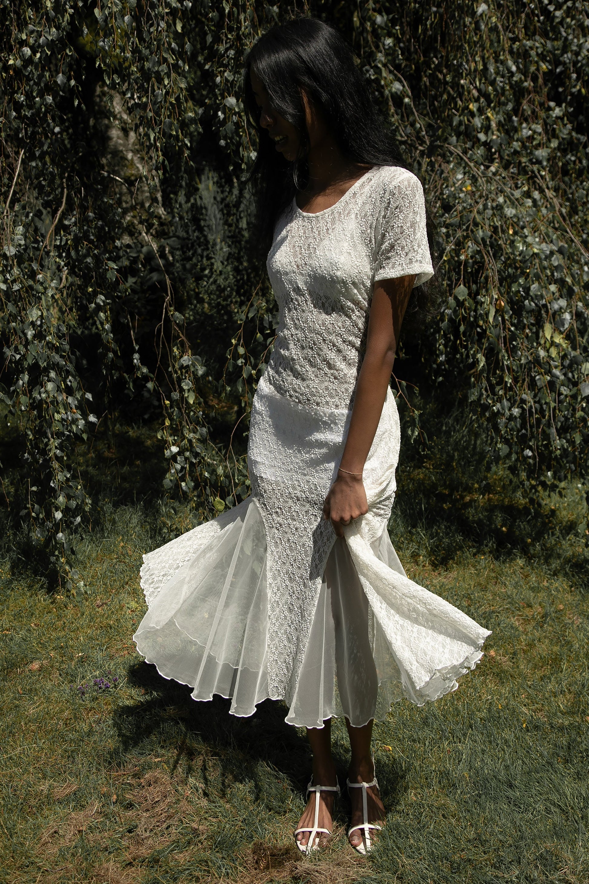 ROBE MIDI À MANCHES COURTES EN DENTELLE