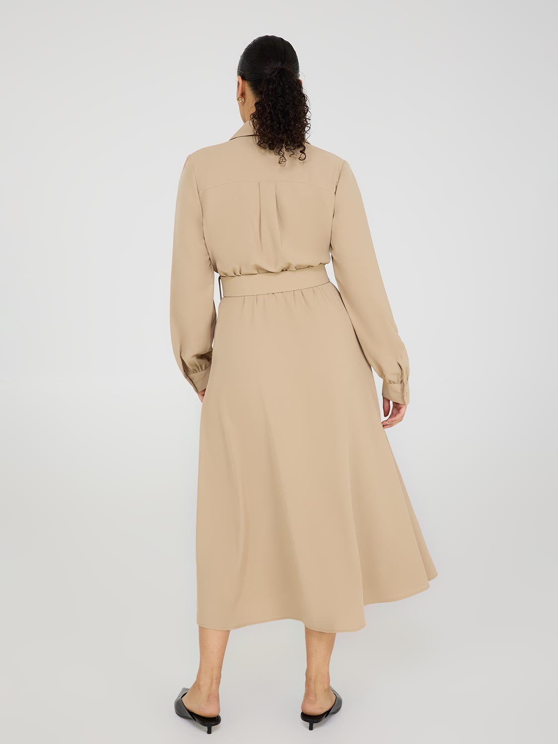 Robe chemise à manches longues avec ceinture