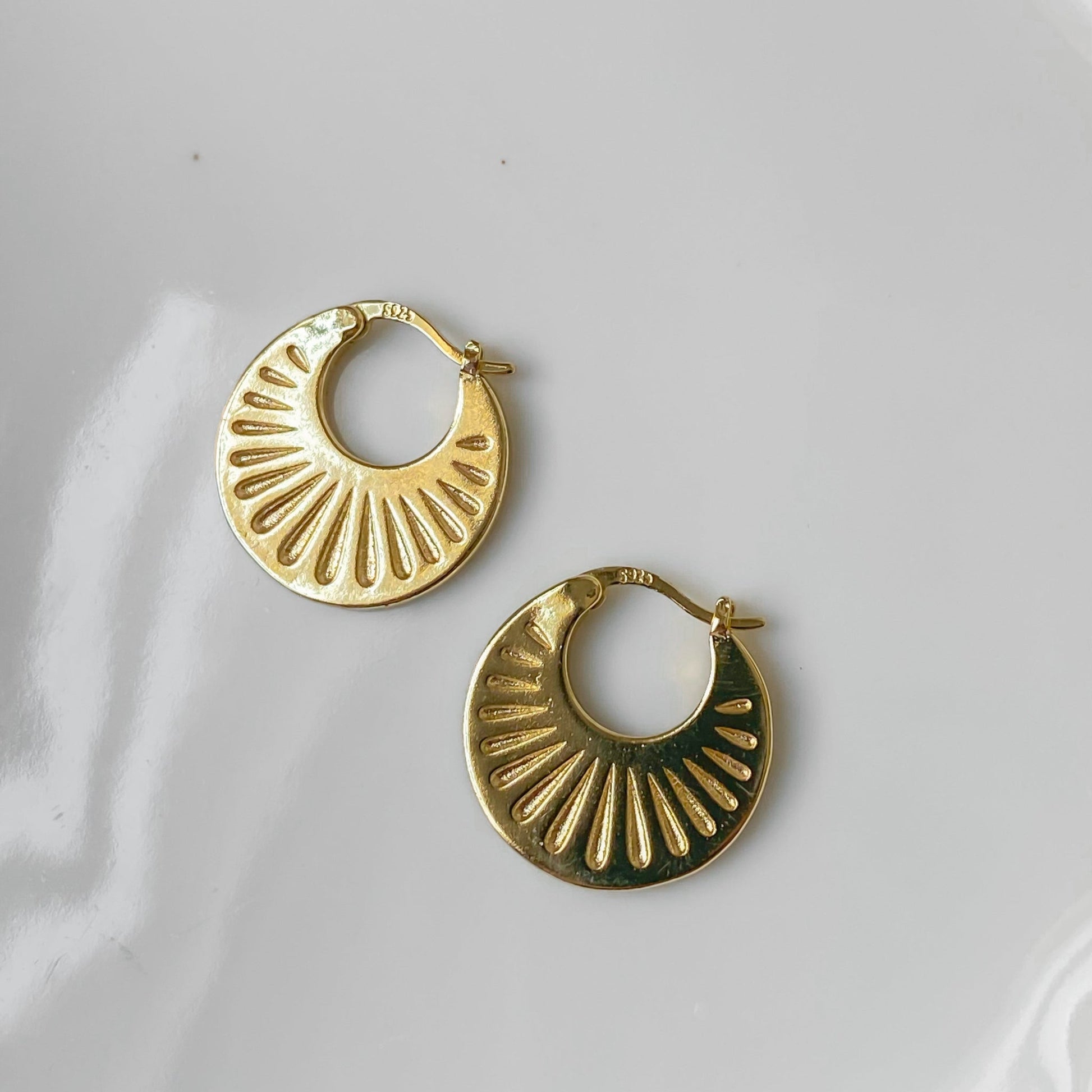 Créoles texturées en argent sterling plaqué ou 18K | HÉLIA