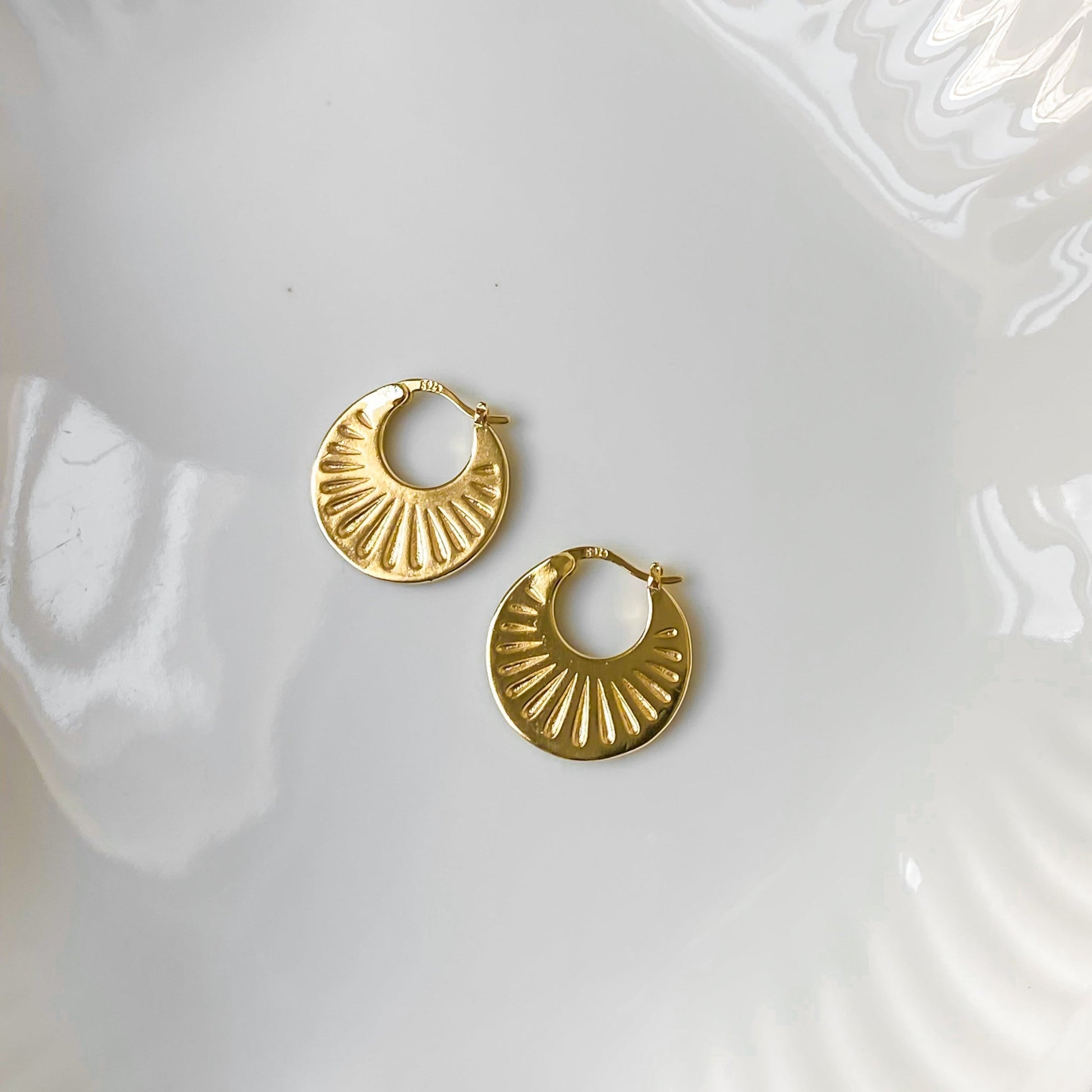 Créoles texturées en argent sterling plaqué ou 18K | HÉLIA