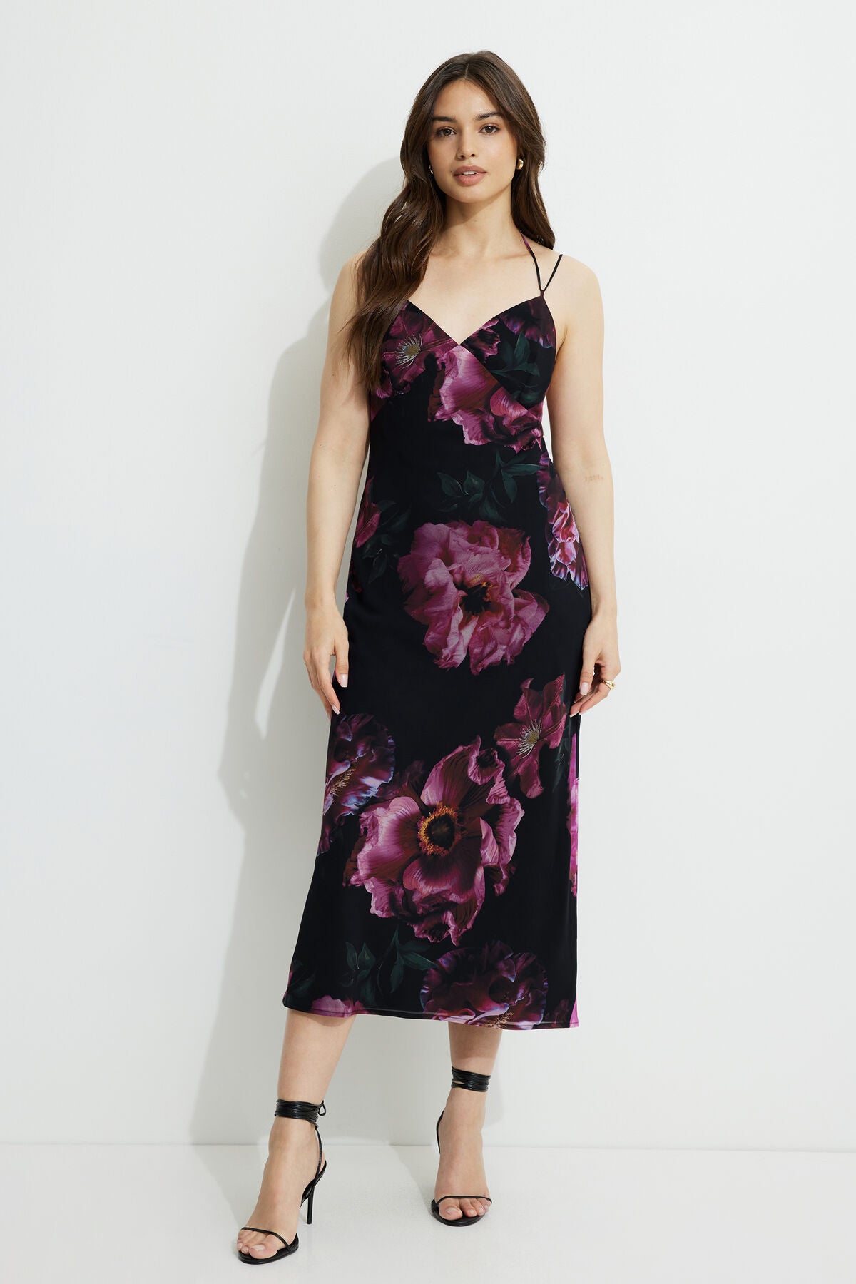 Robe longue à bretelles nouées dans le dos