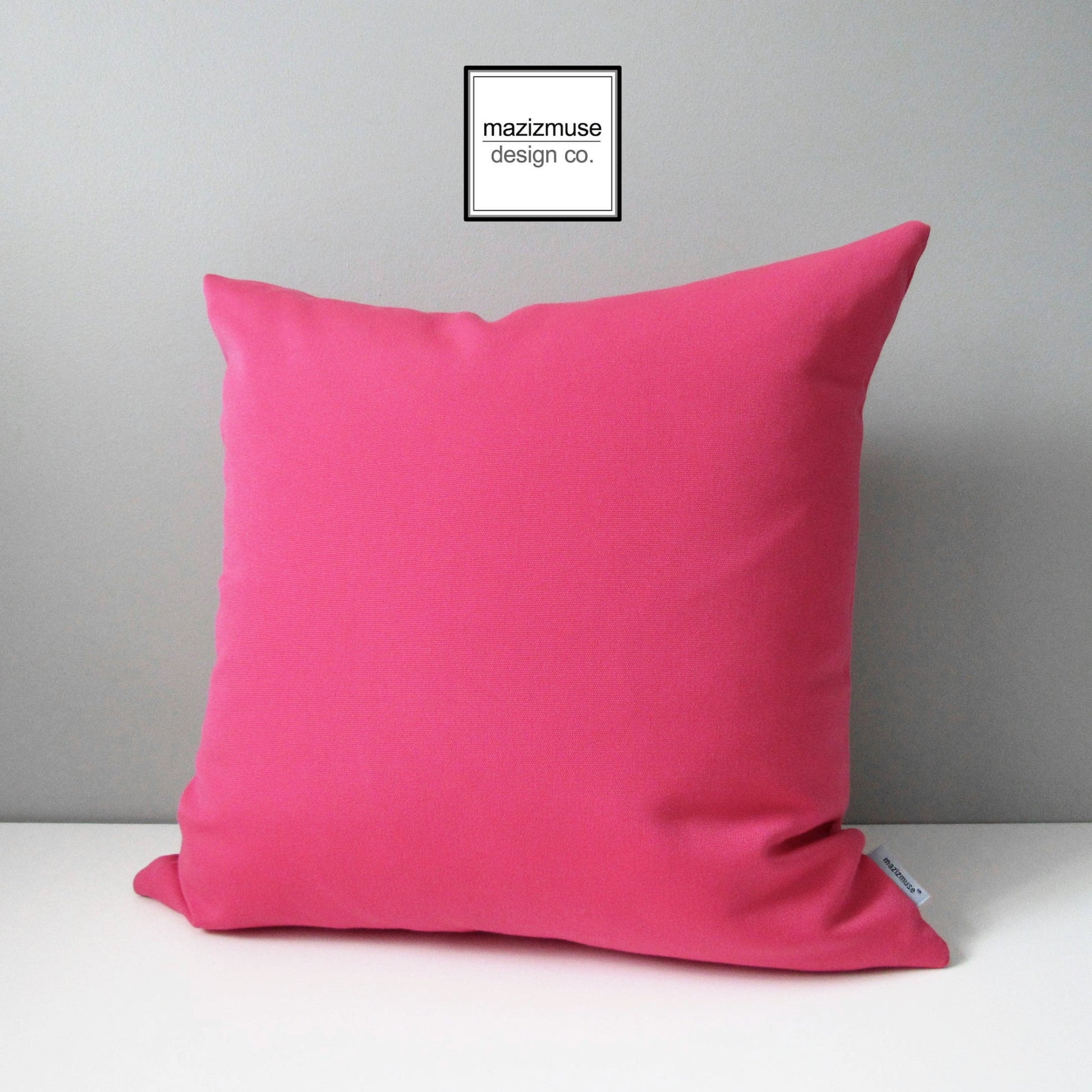 Housse de coussin d'extérieur Sunbrella® rose vif, housse de coussin moderne rose bonbon