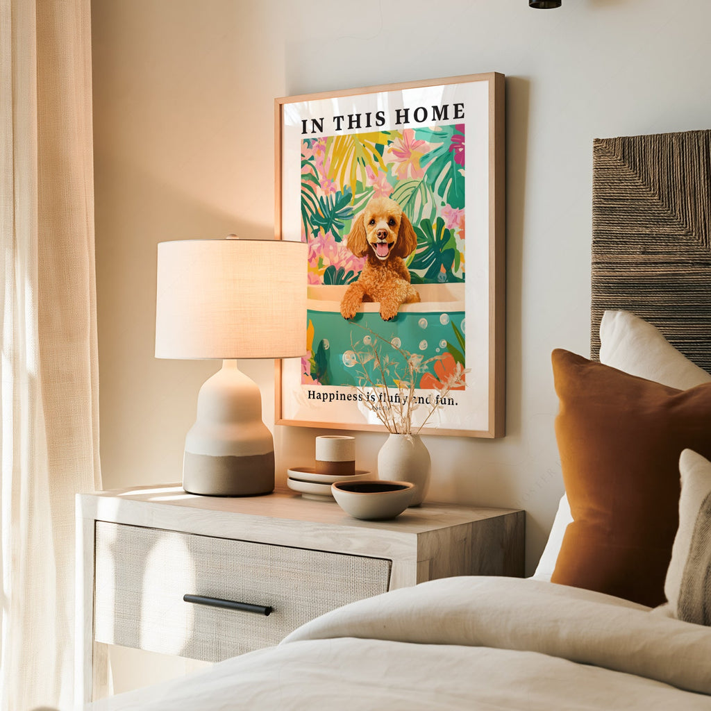 Illustration murale Caniche – Affiche « Dans cette maison, le bonheur est doux et amusant »