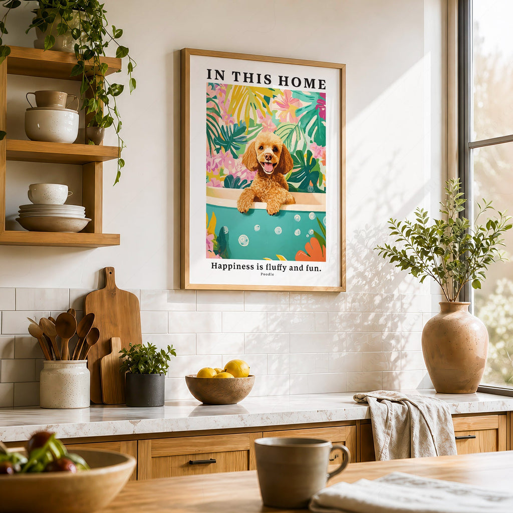 Illustration murale Caniche – Affiche « Dans cette maison, le bonheur est doux et amusant »