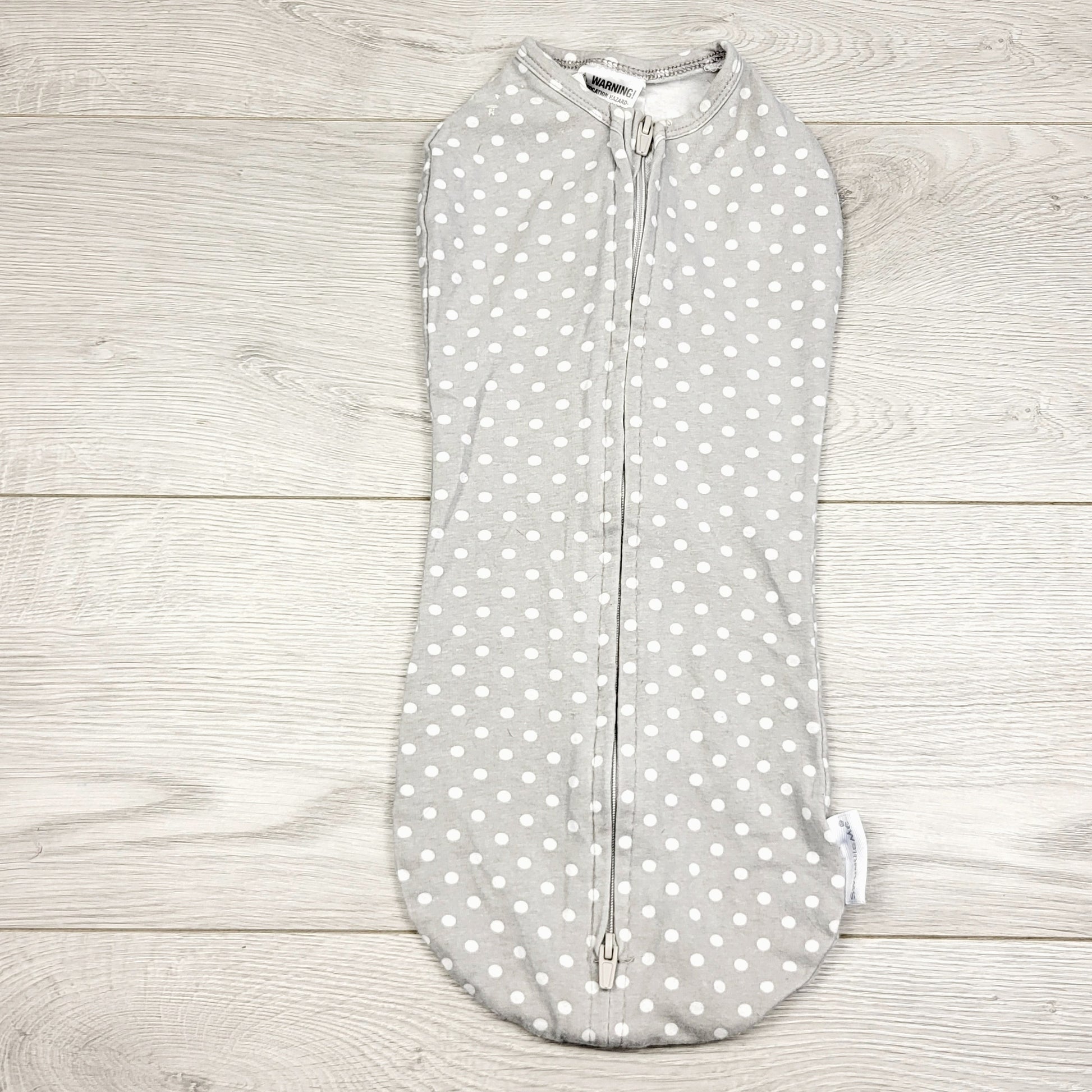 KSAL2 - Lange SwaddleMe gris à pois. Taille : 2,3 à 5,4 kg.