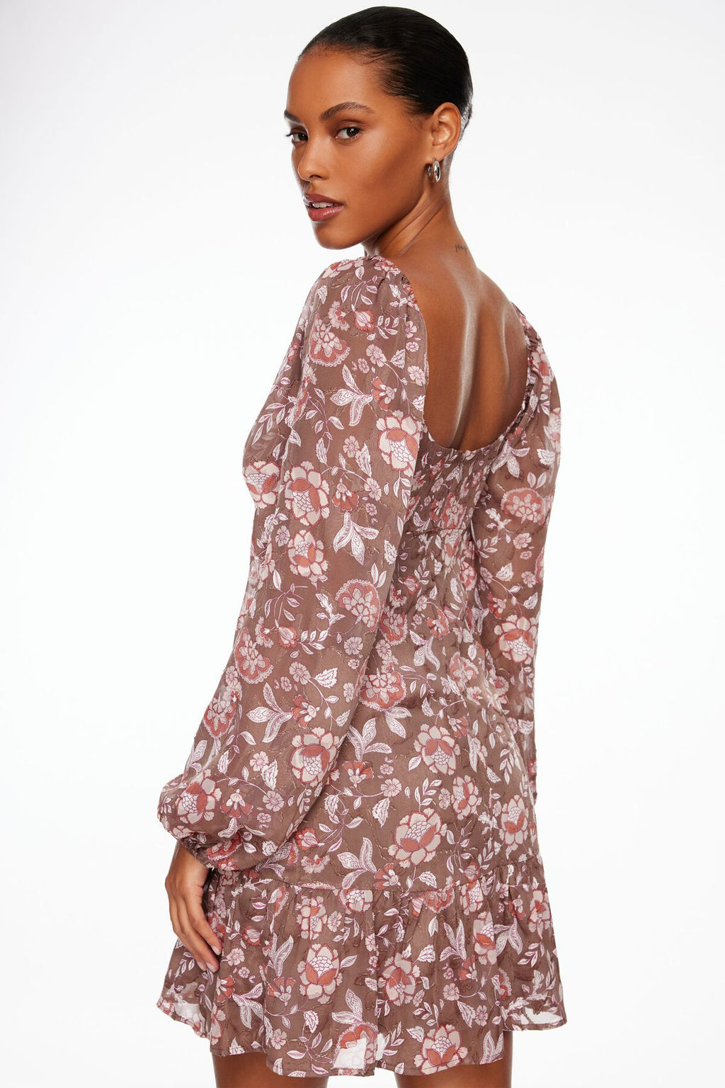 Mini-robe évasée à manches longues