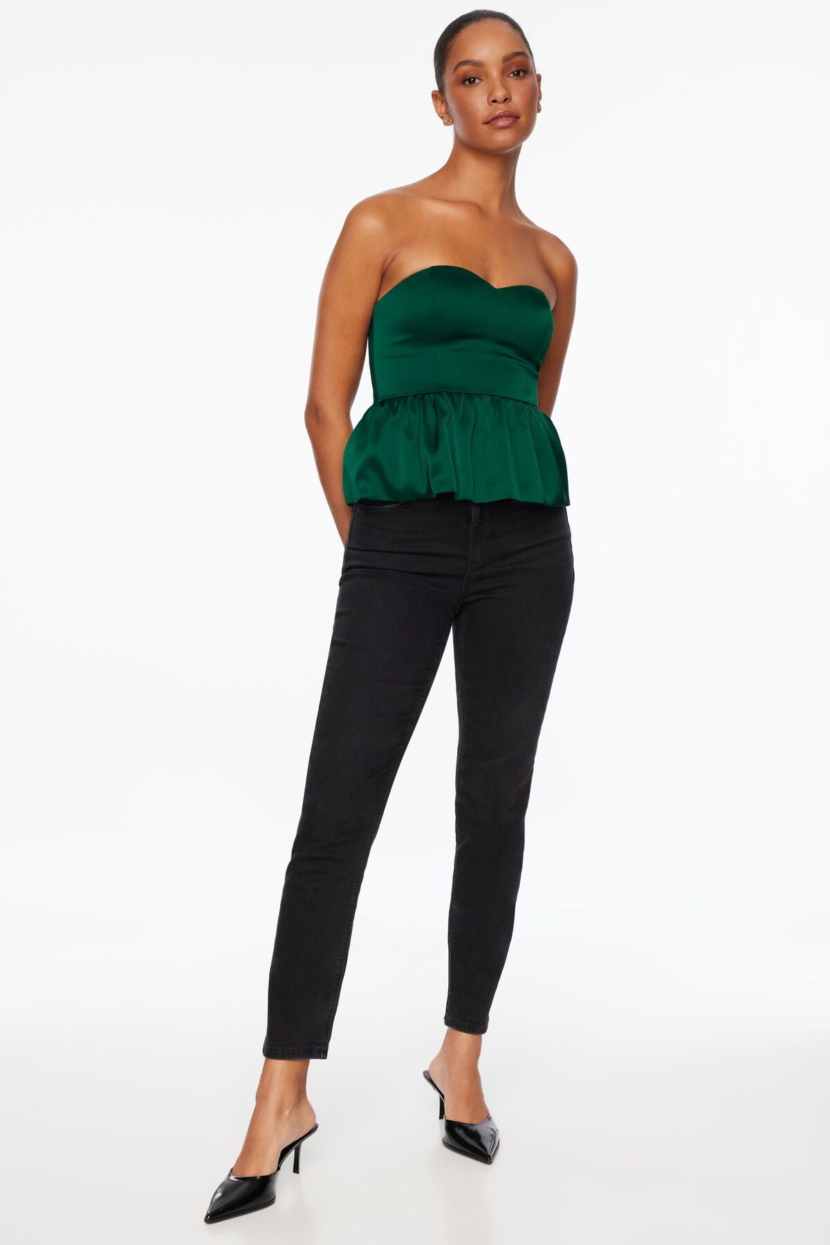 Haut en satin à basque nu