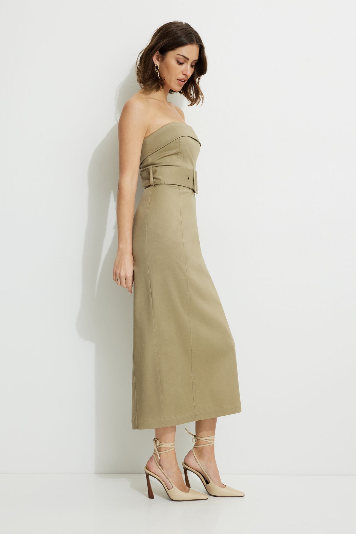 Robe tube mi-longue ceinturée