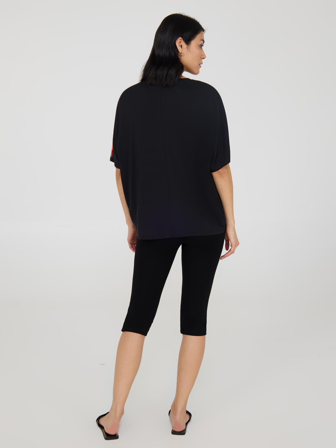 Haut fleuri en satin à manches courtes dolman