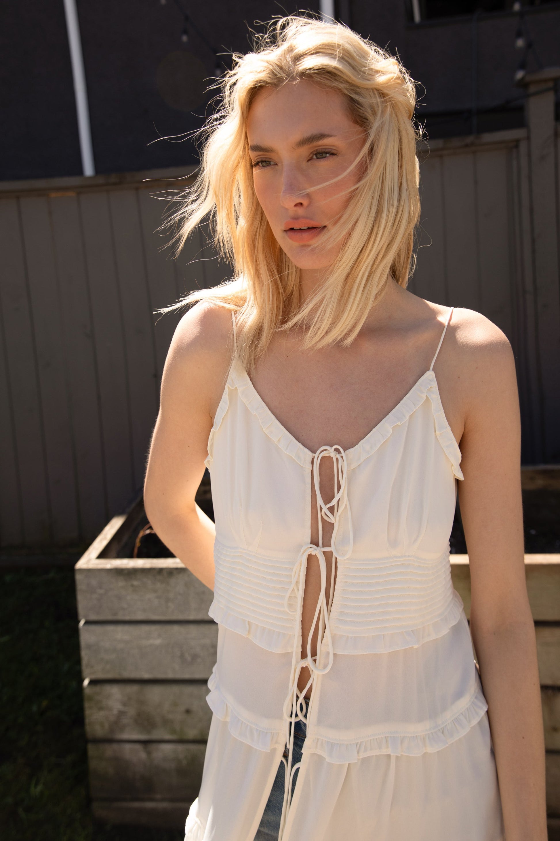 ROBE MIDI TRANSPARENTE À NOUER SUR LE DEVANT