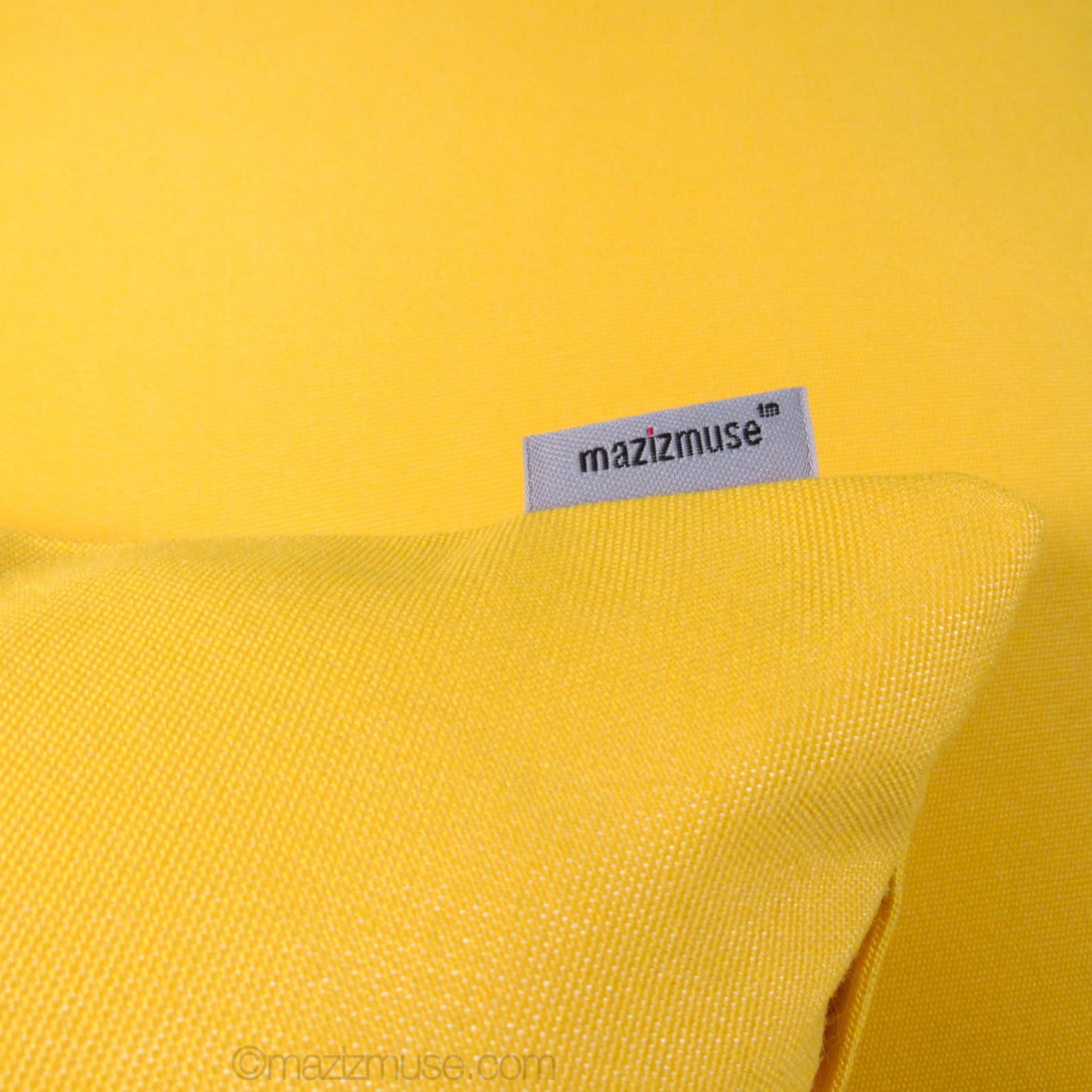 Housse de coussin d'extérieur Sunbrella® géométrique noire et jaune