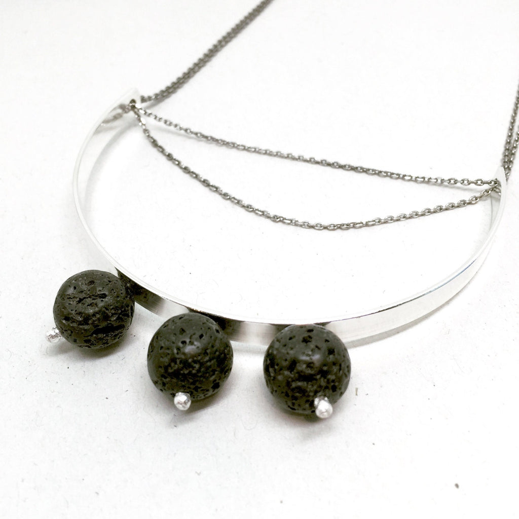 Collier tendance pour femme, collier en argent recyclé, grand collier audacieux, collier en pierre de lave, collier diffuseur d'huile minimaliste