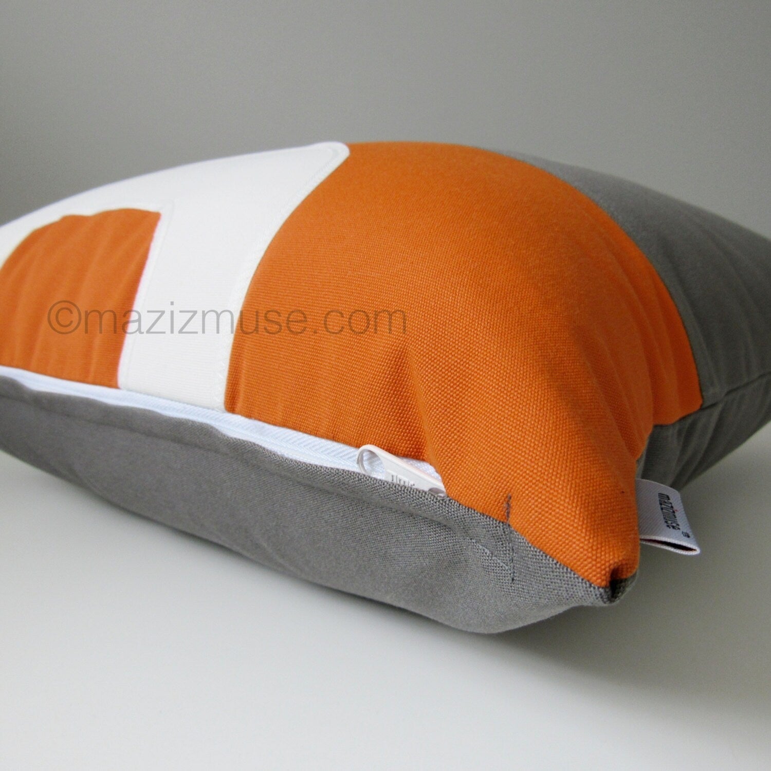 Housse de coussin d'extérieur Sunbrella® orange et gris, style moderne du milieu du siècle