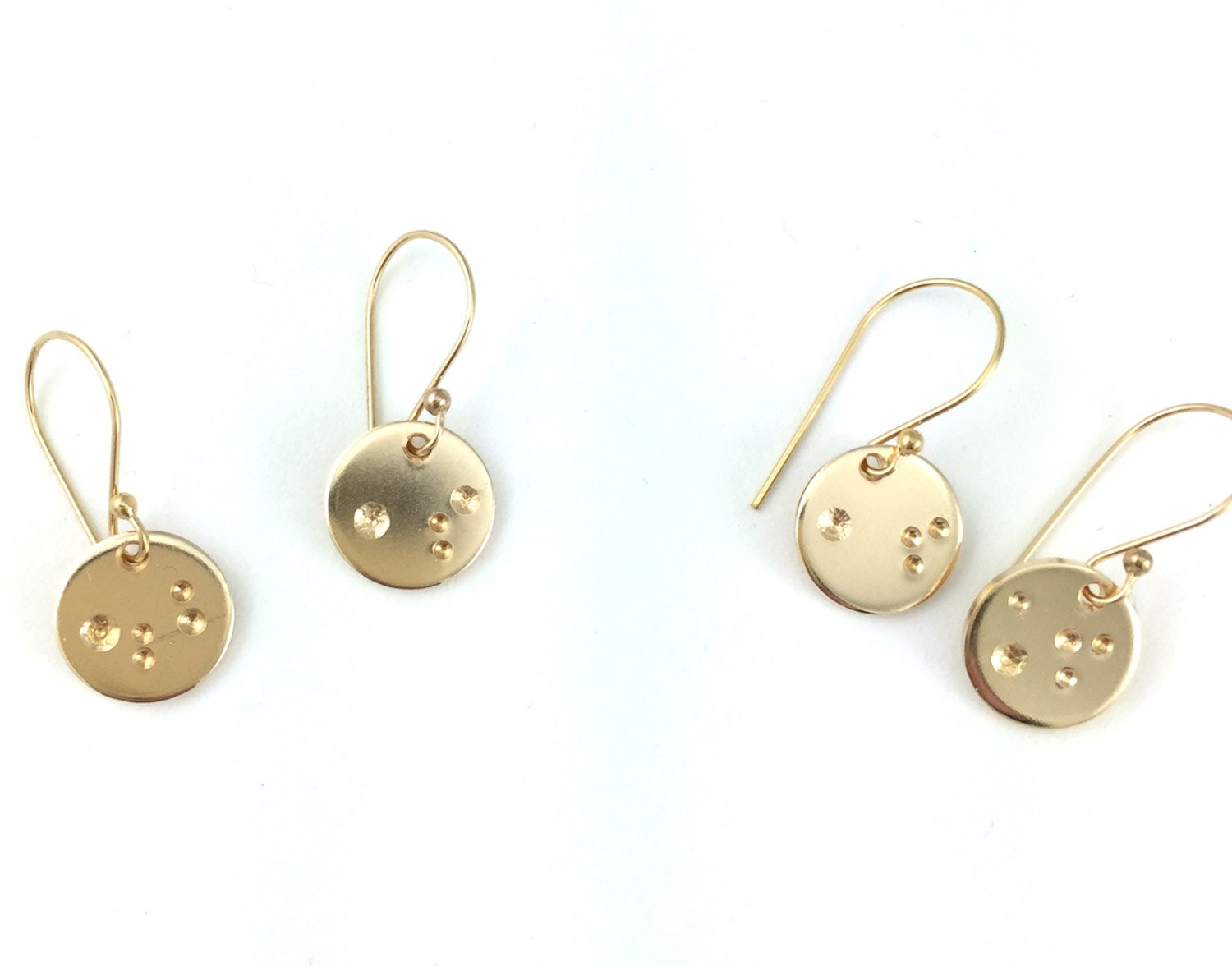 Petites boucles d'oreilles en or, boucles d'oreilles pendantes lune en or, boucles d'oreilles en or rempli 14 carats, boucles d'oreilles célestes, cadeau pour elle