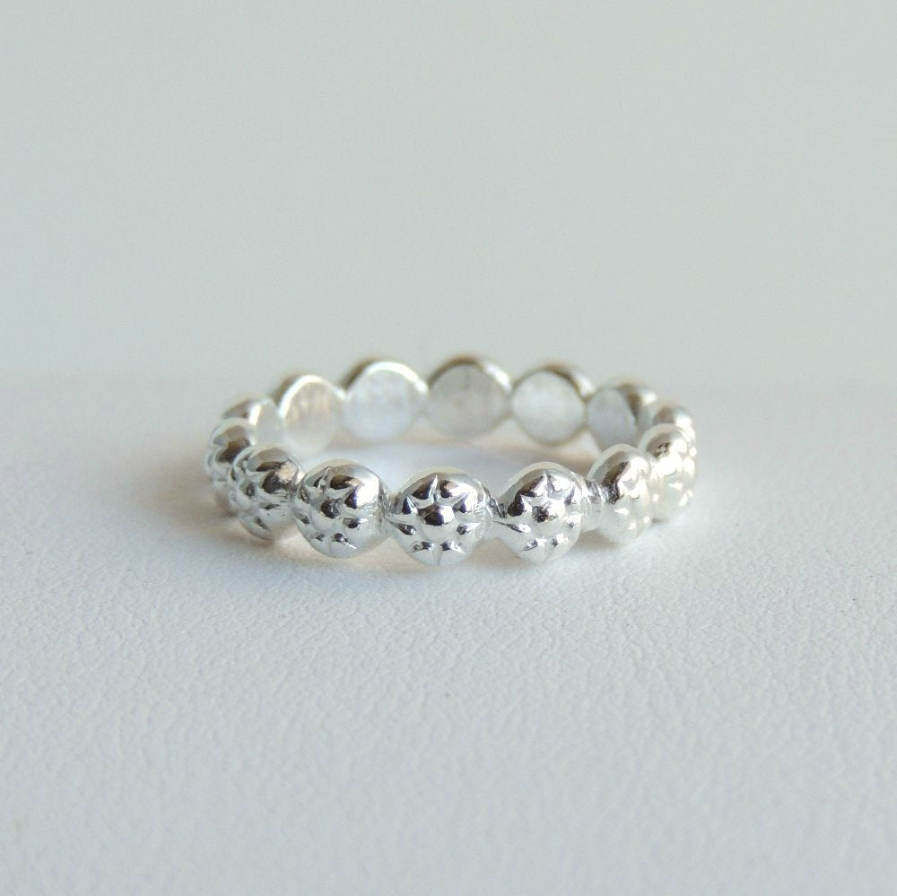 Bague empilable en argent sterling avec marguerite