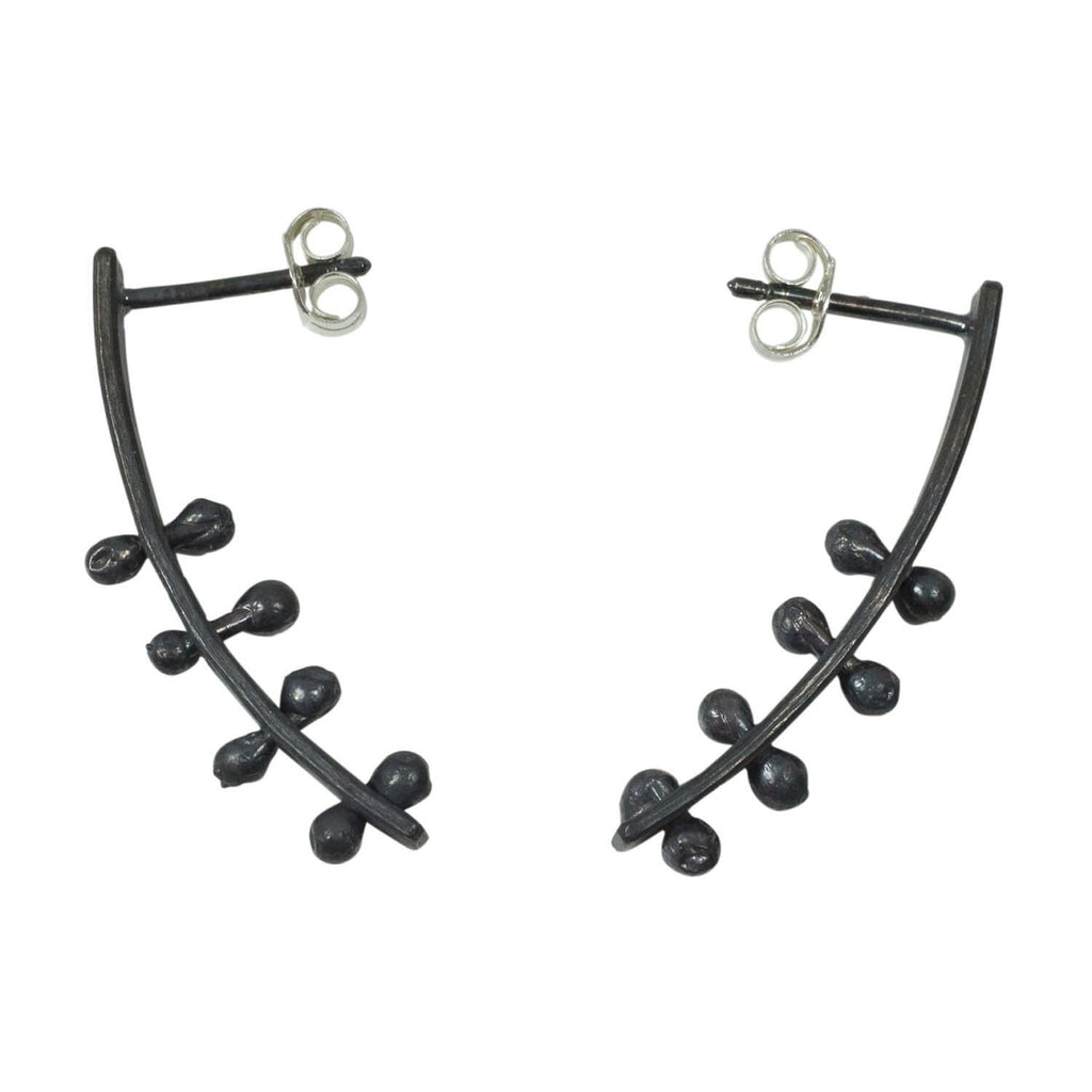 Boucles d'oreilles à tige incurvées, boucles d'oreilles tendance, bijoux avant-gardistes, boucles d'oreilles en argent recyclé, clous incurvés en argent